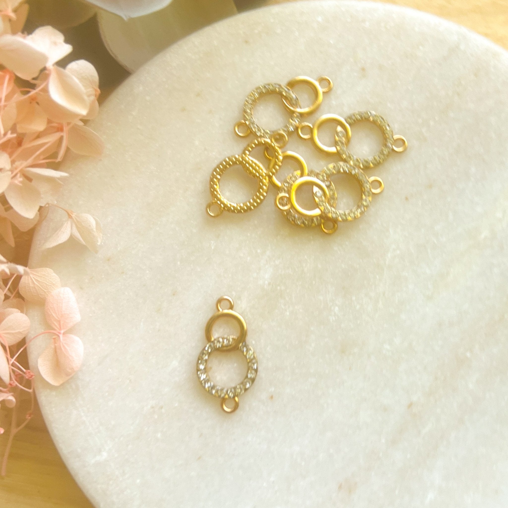 "Double Circle Crystal" Charm (6 pcs) - Kit & Co.Jewelry Findings