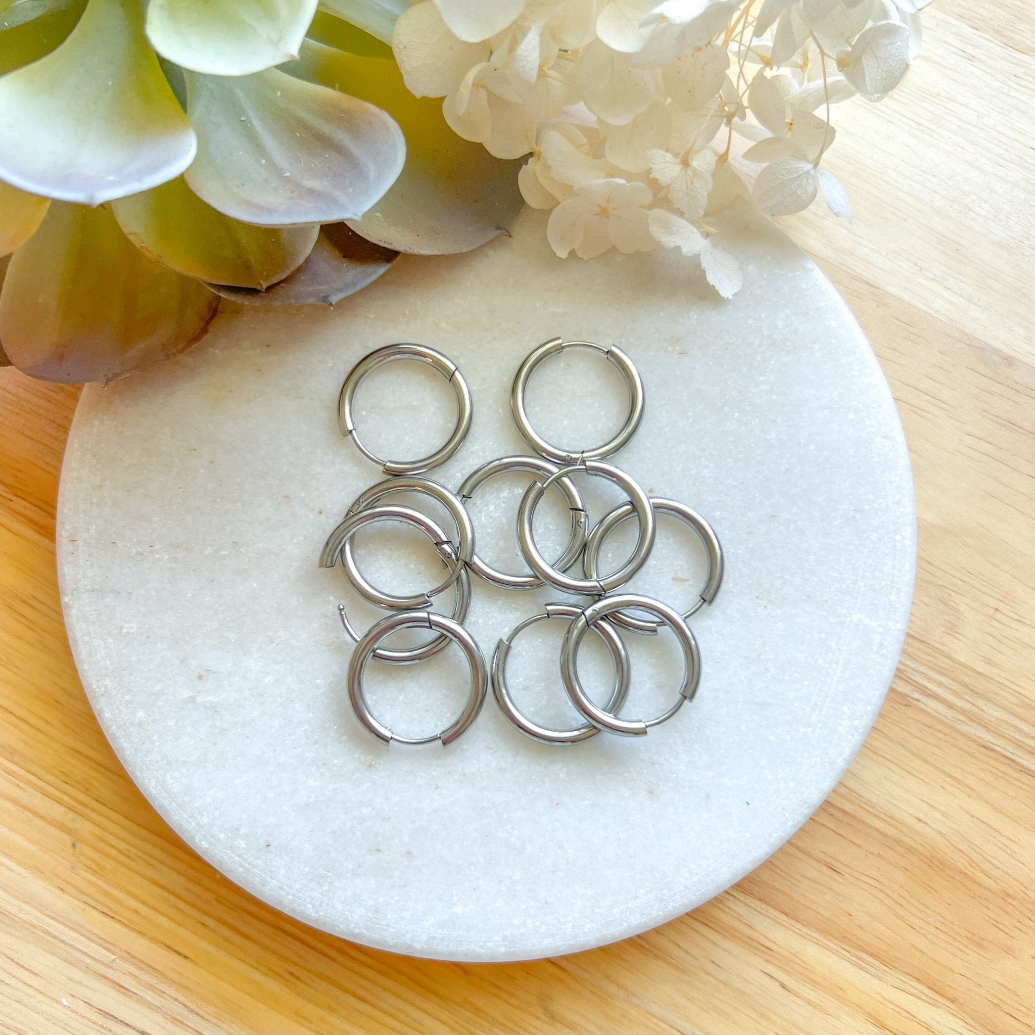 16mm Huggie Hoops - 10pcs Silver - Kit & Co.Cat Supplies