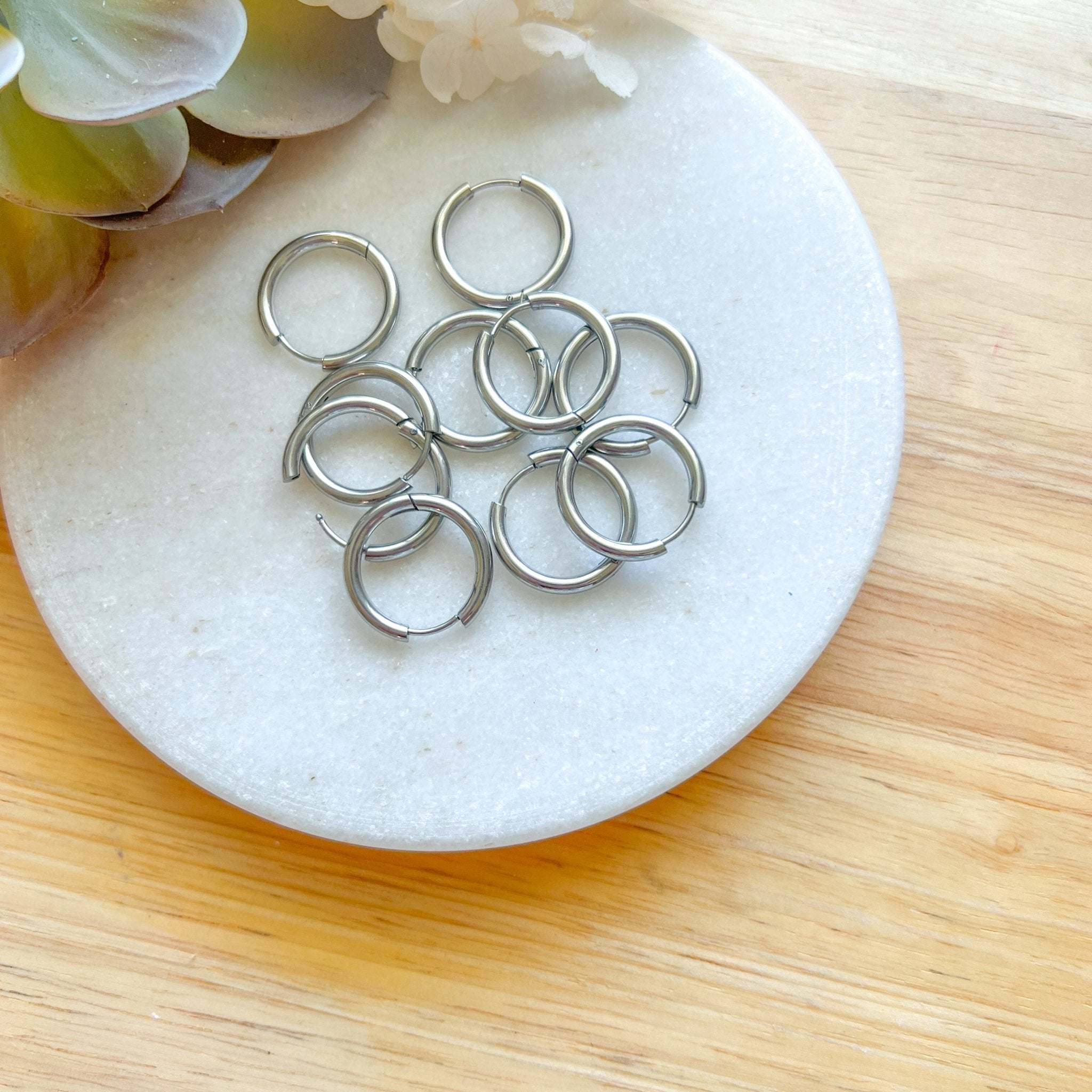 16mm Huggie Hoops - 10pcs Silver - Kit & Co.Cat Supplies