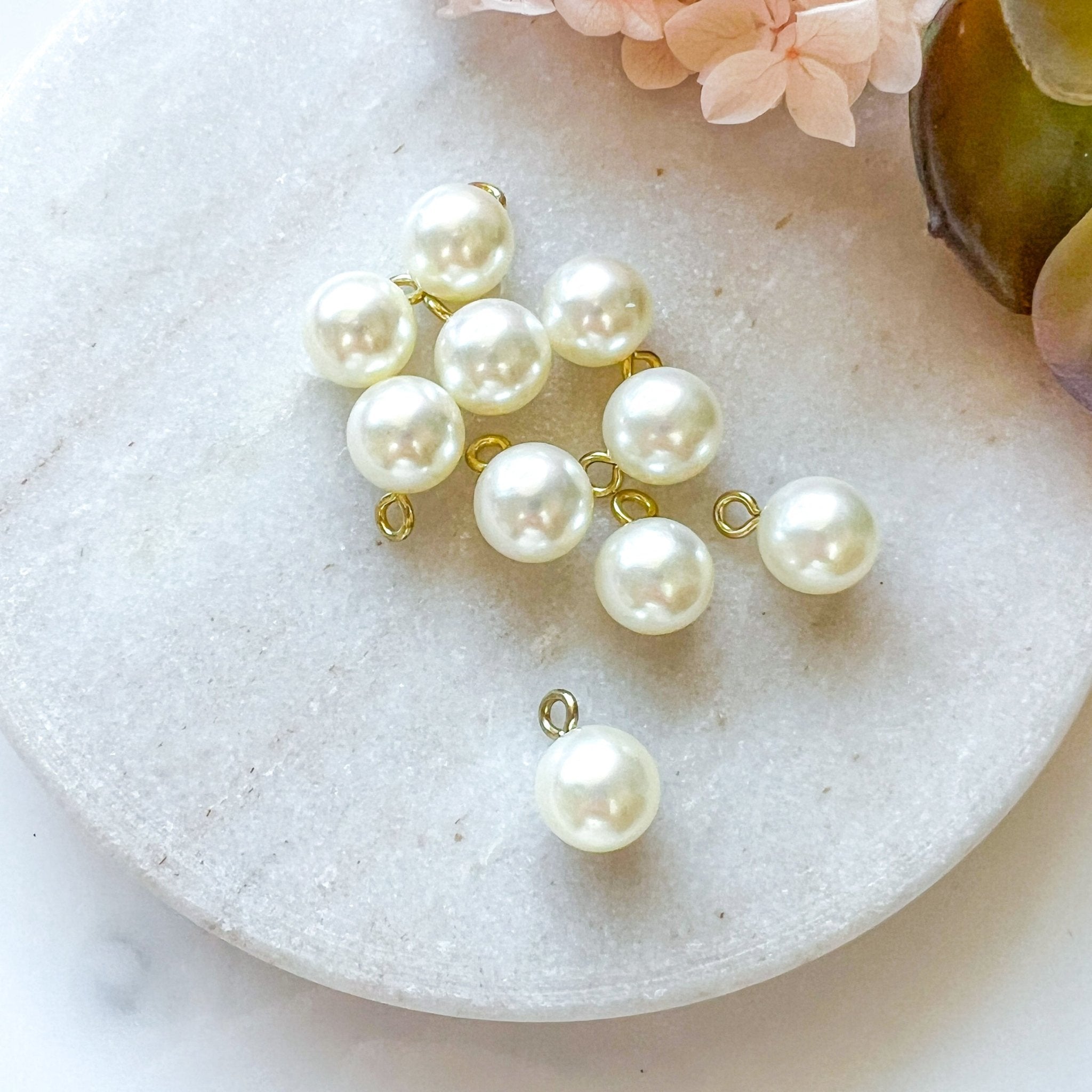Round Faux Pearl Charm 4 (10pc) - Kit & Co.Jewelry Findings