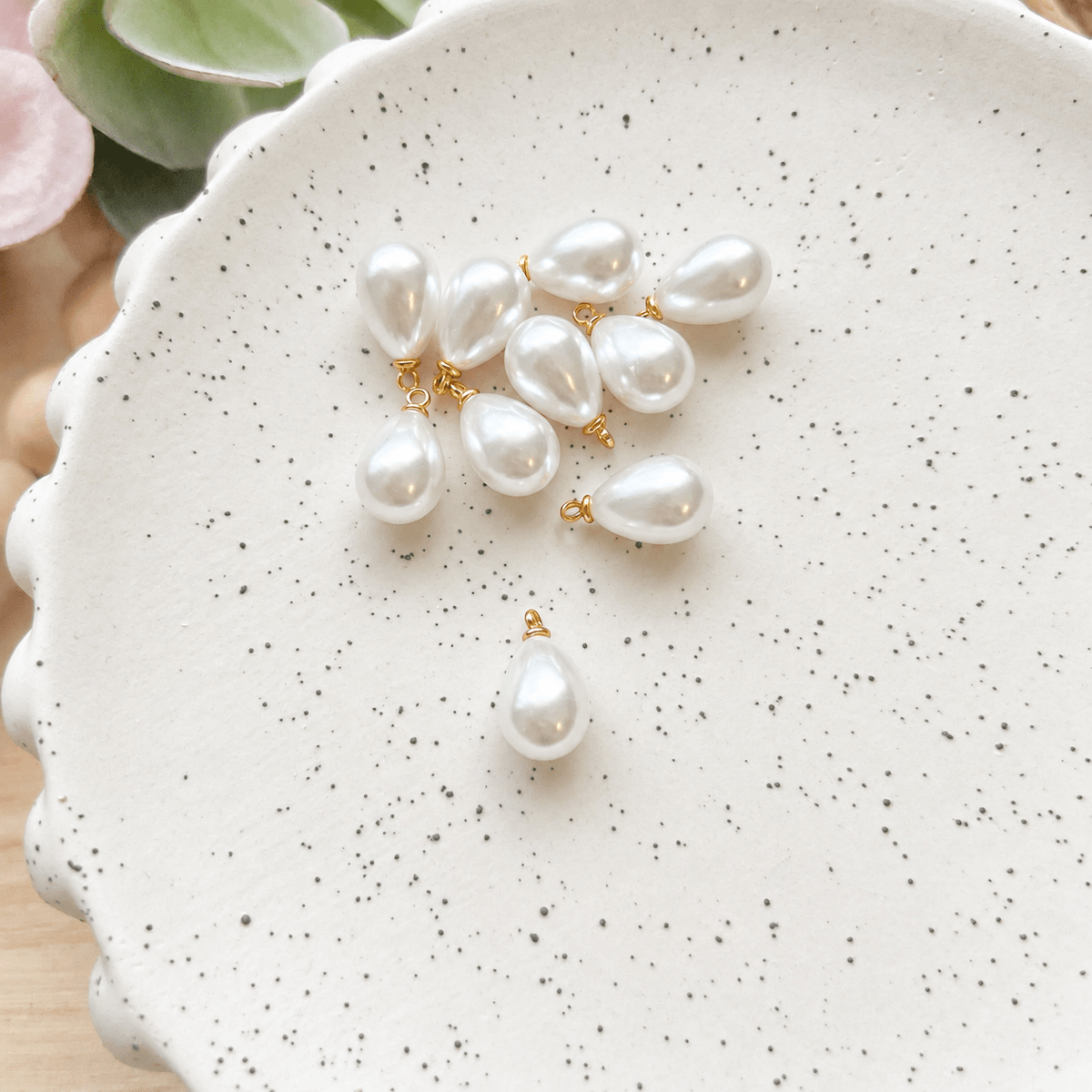 Teardrop Faux Pearl Charm 5 (10pc) - Kit & Co.Jewelry Findings