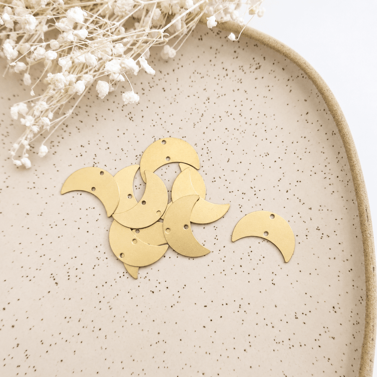 Crescent Moon Connector - 10 pcs - Kit & Co.Jewelry Findings