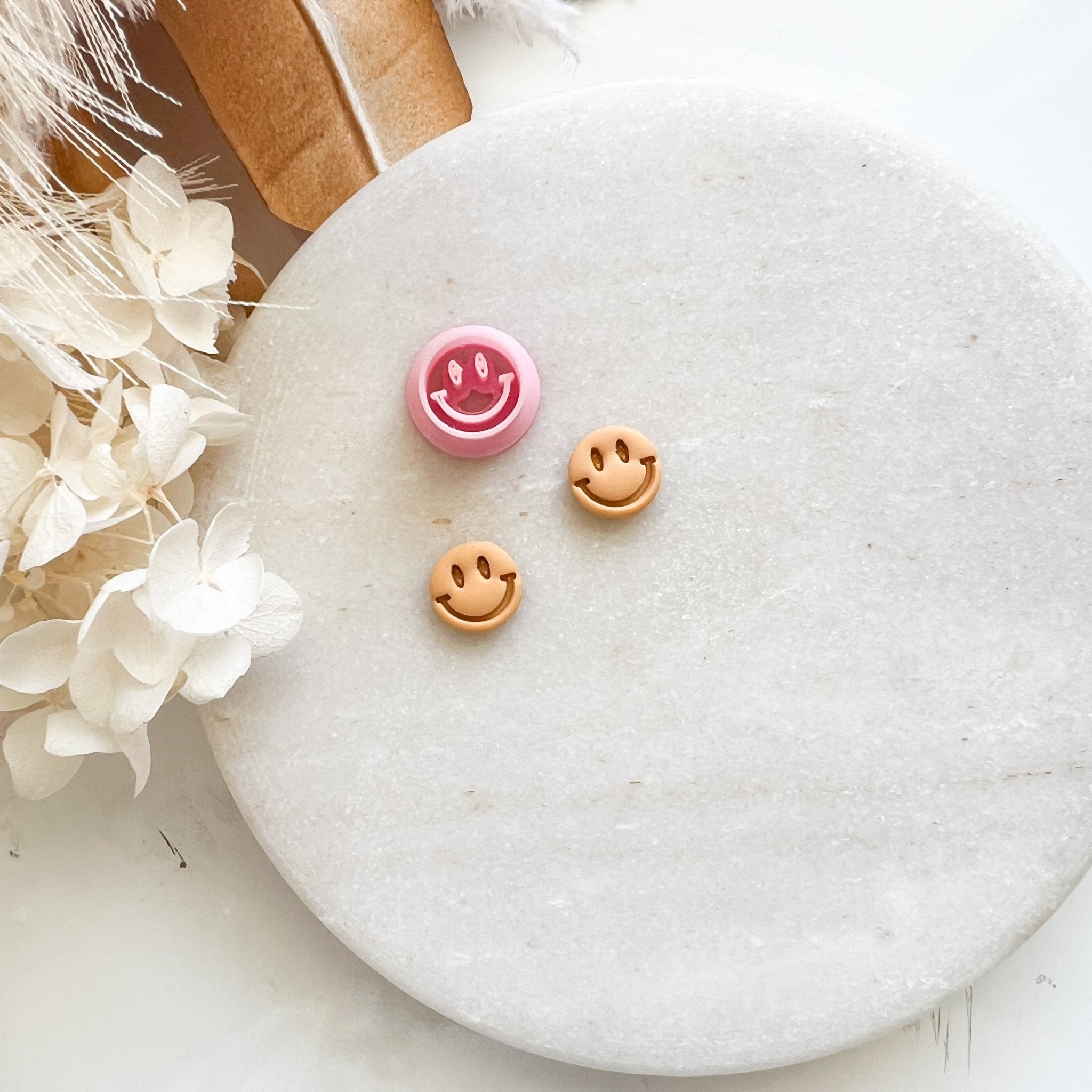 "Smiley Face" Stud - Kit & Co.Cutter