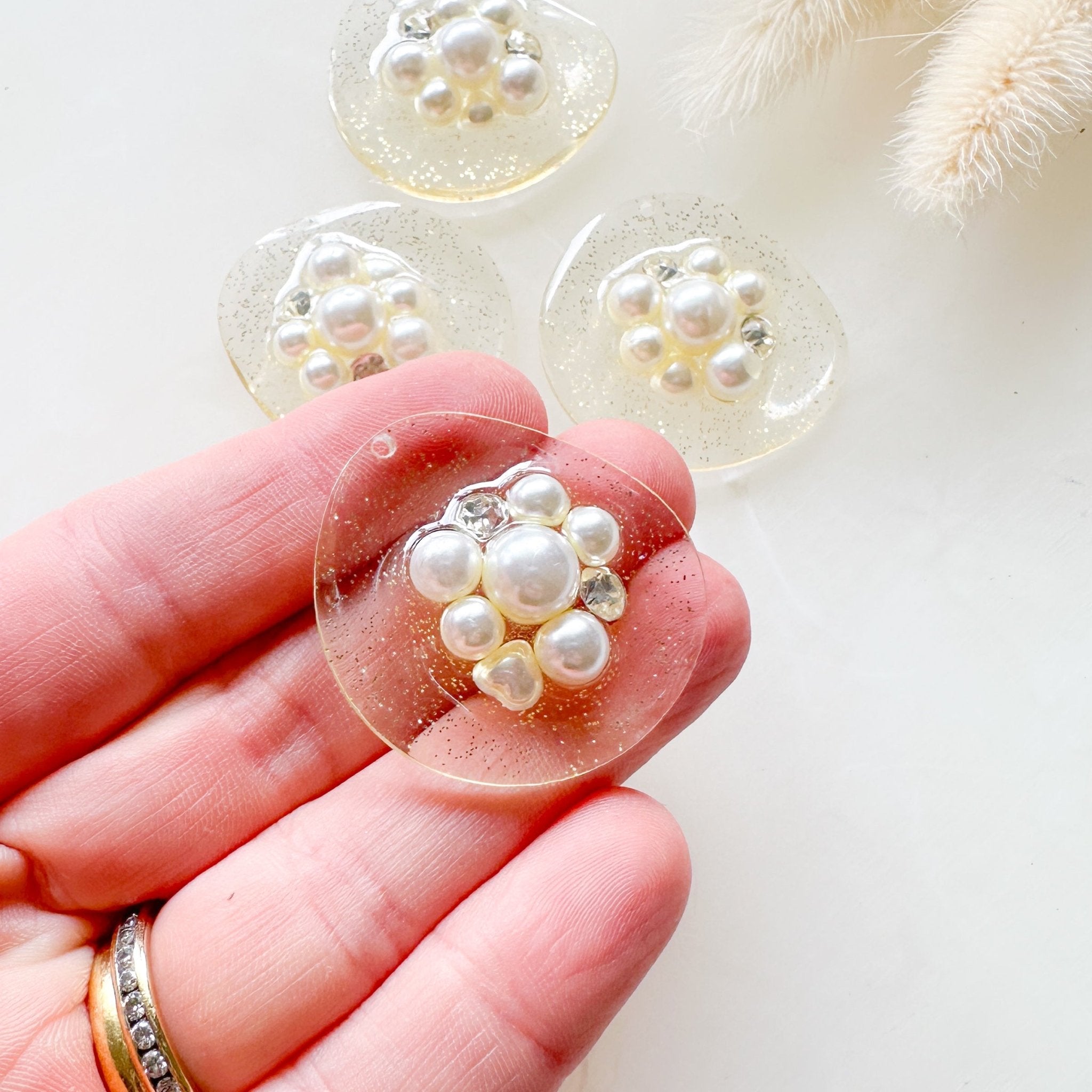 Pearl & Acrylic Charm (4pc) - Kit & Co.Jewelry Findings