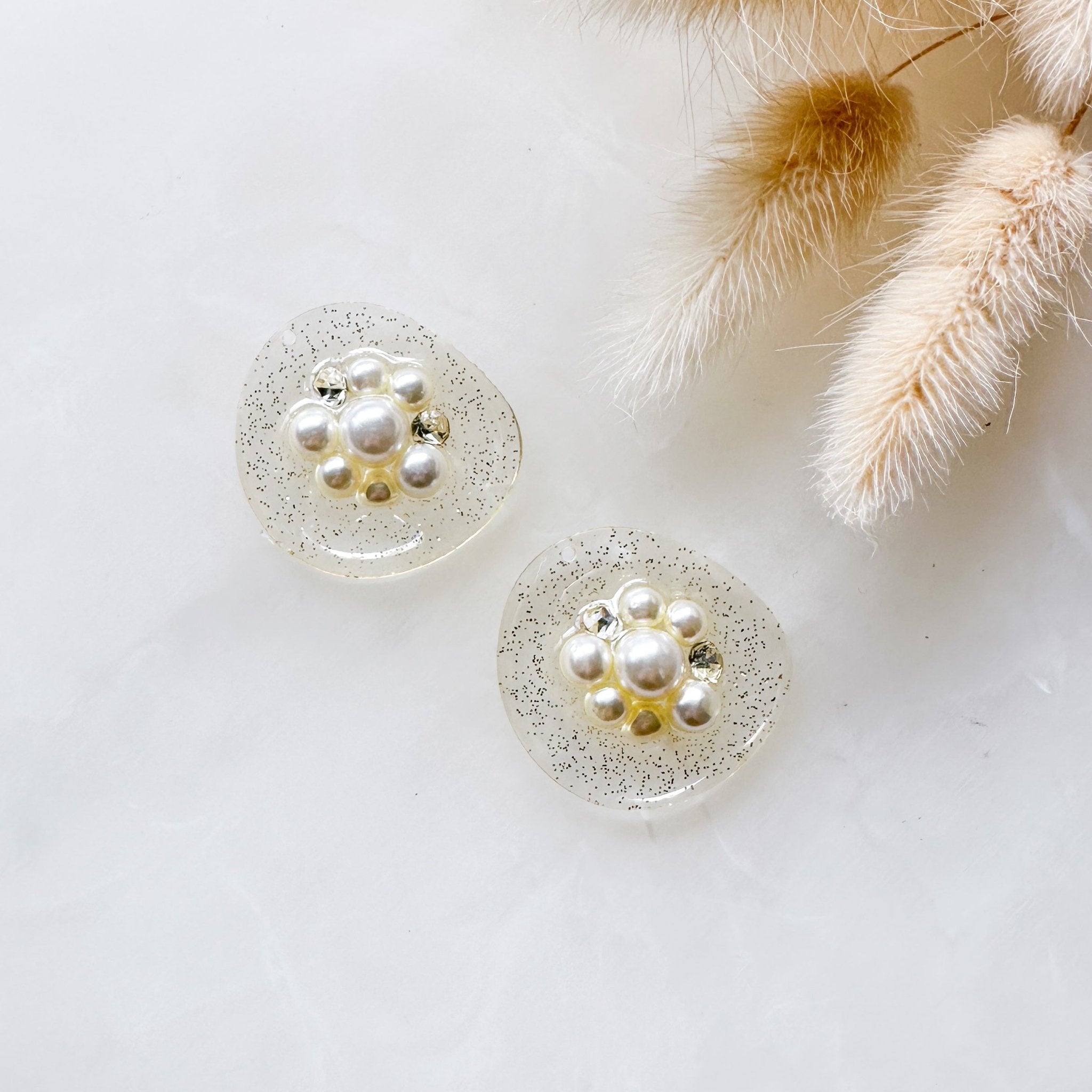 Pearl & Acrylic Charm (4pc) - Kit & Co.Jewelry Findings