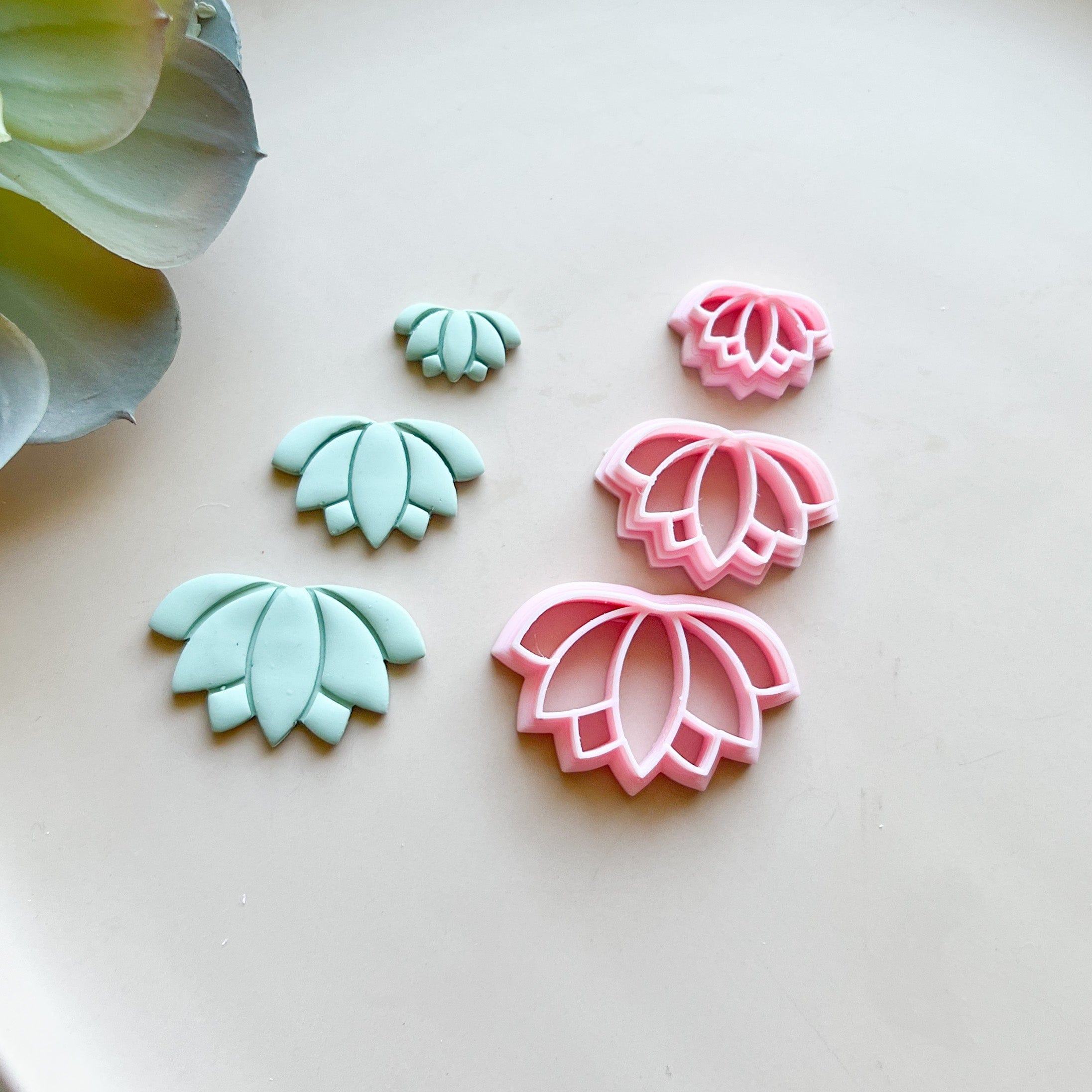 kitandco.com.au Cutter Medium Lotus Flower