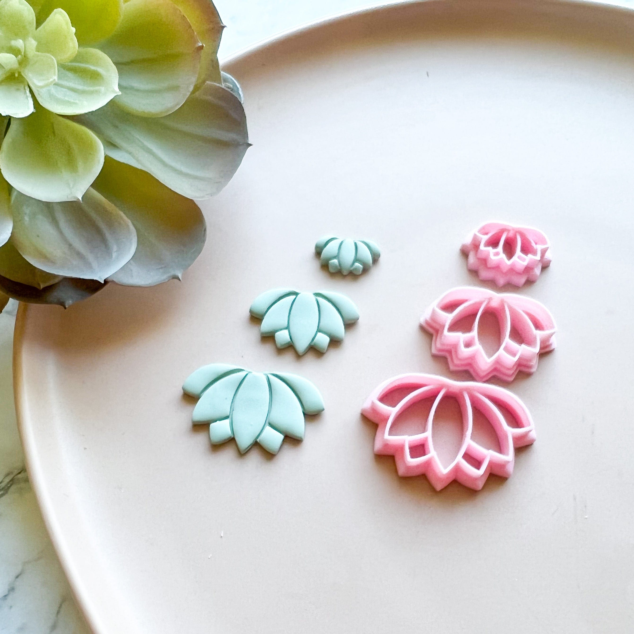 kitandco.com.au Cutter Medium Lotus Flower