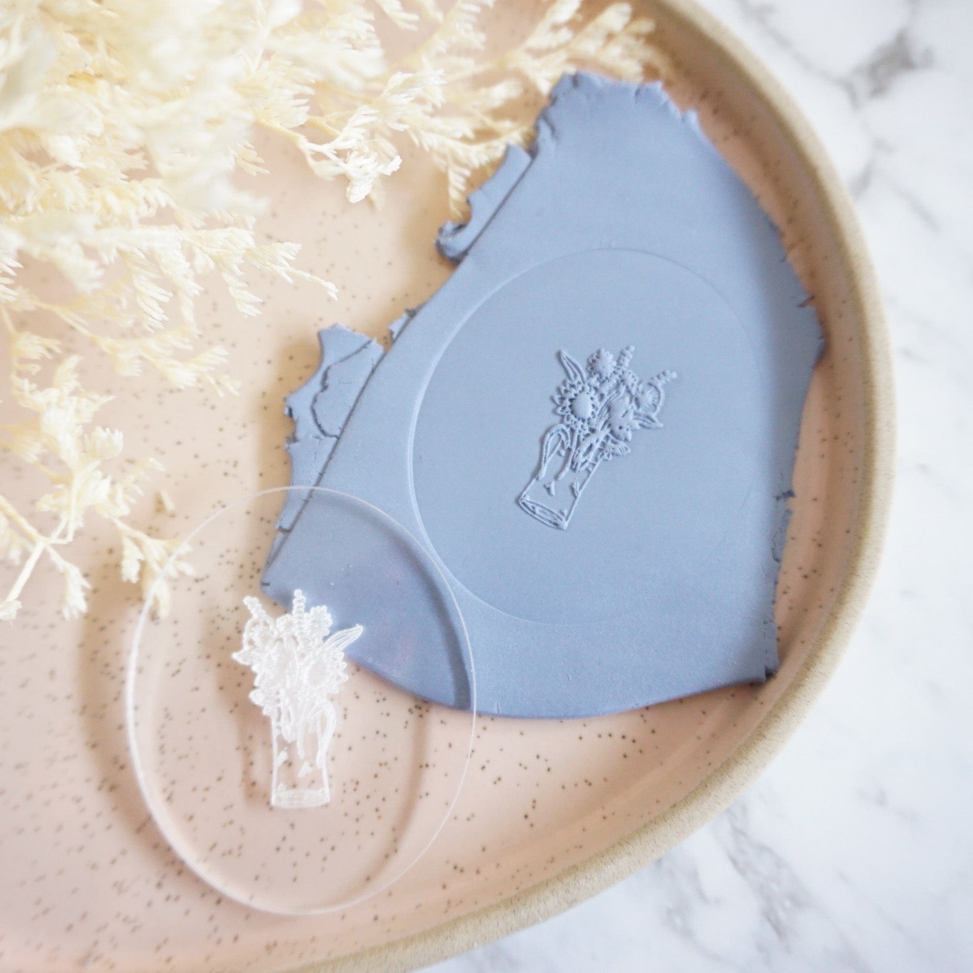 kitandco.com.au Stamp Flowers in Jug - Texture Plate