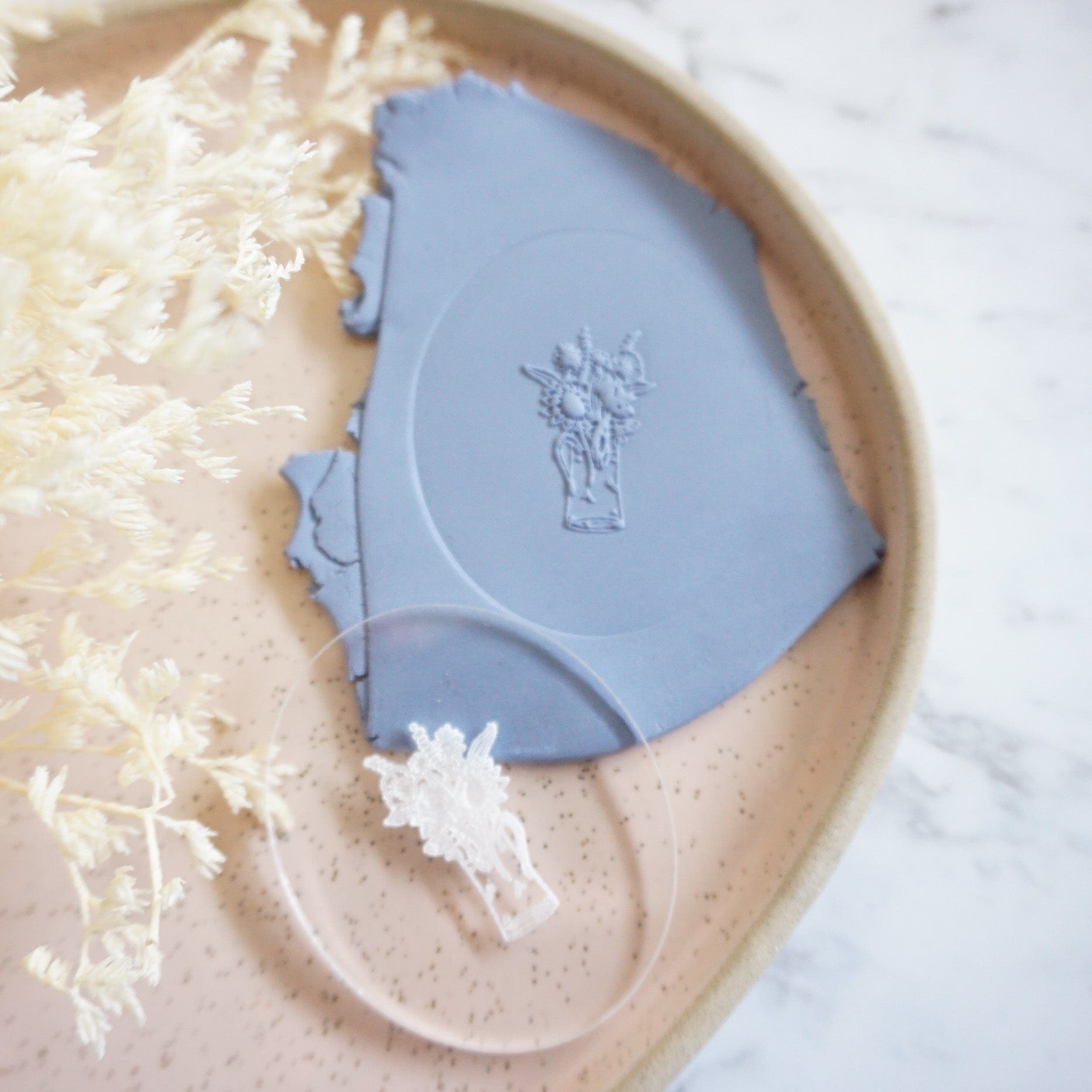 kitandco.com.au Stamp Flowers in Jug - Texture Plate