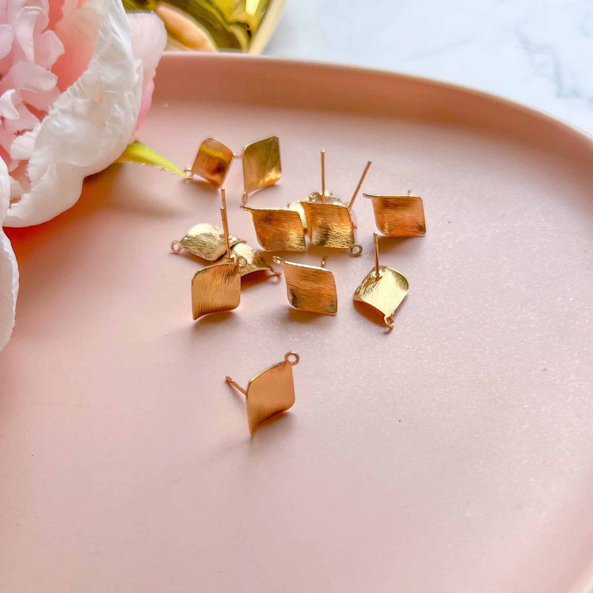 "Curved Diamond" - Earring Posts (10 pcs) - Kit & Co.ToolsGold