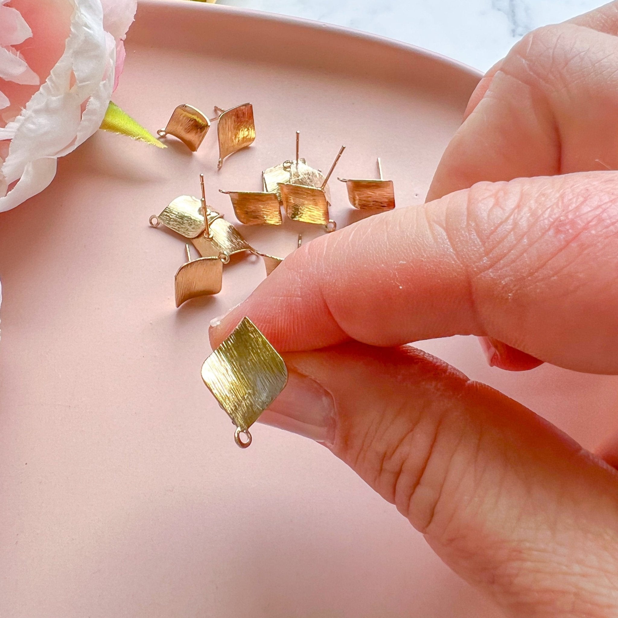 "Curved Diamond" - Earring Posts (10 pcs) - Kit & Co.ToolsGold