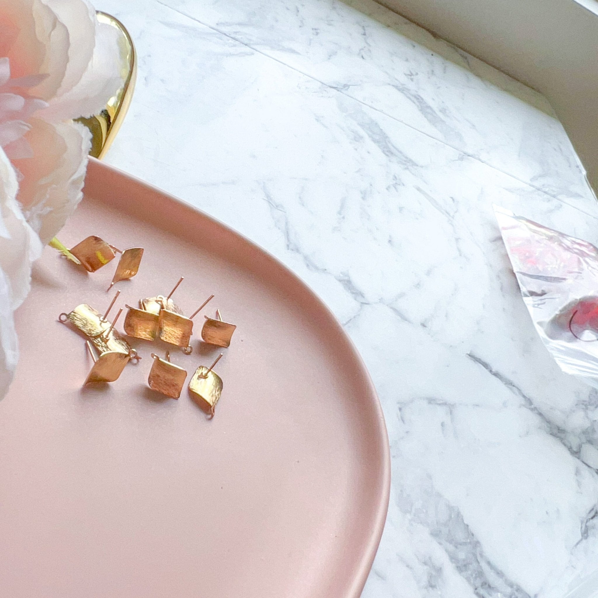 "Curved Diamond" - Earring Posts (10 pcs) - Kit & Co.ToolsGold