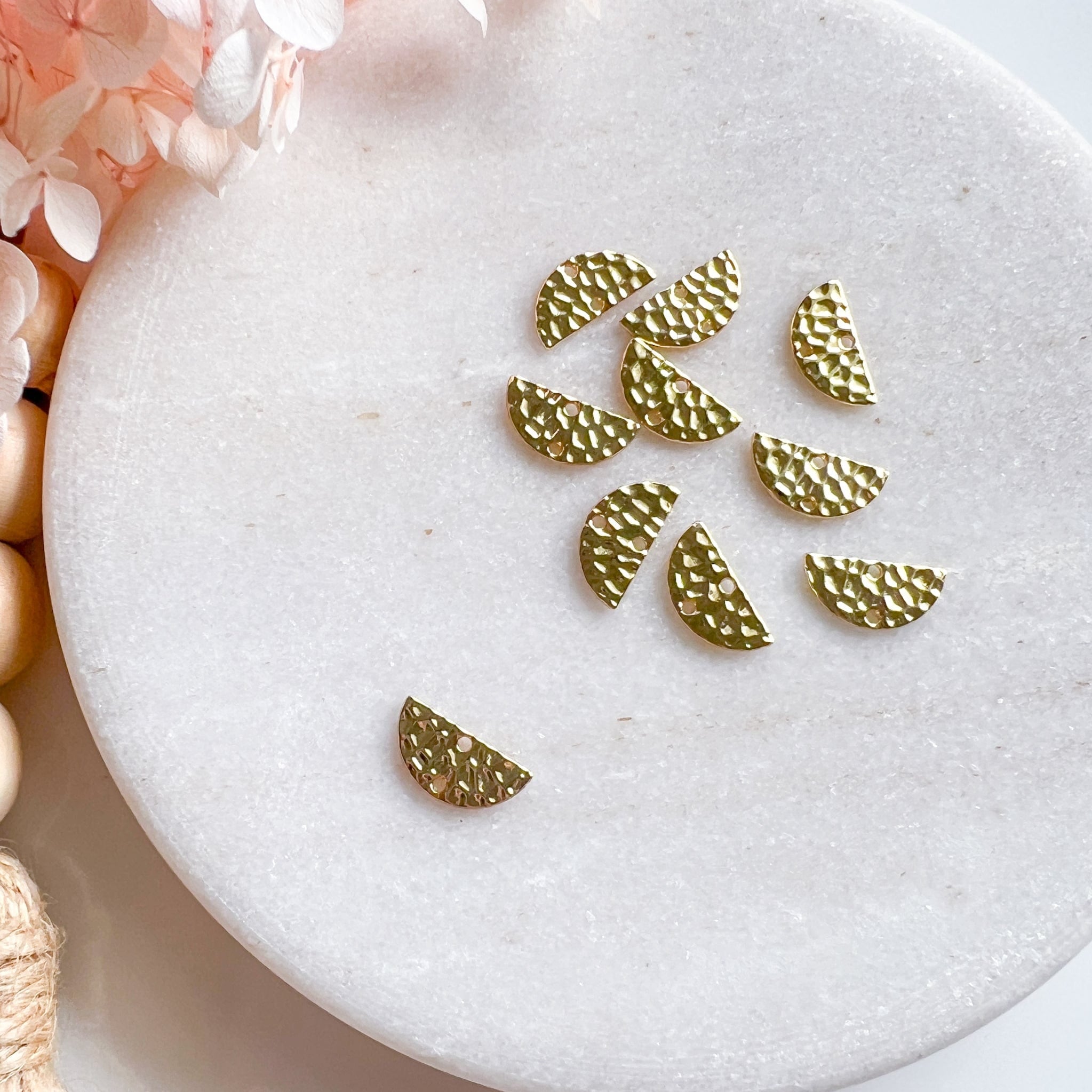 Hammered Semi-Circle Connector - Gold (10 pcs) - Kit & Co.Jewelry Findings