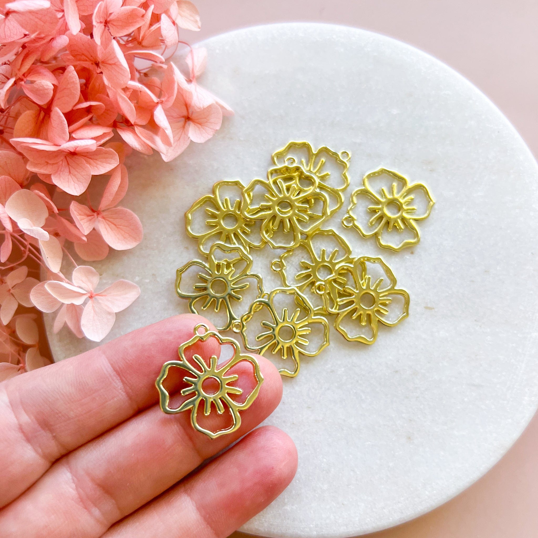 kitandco.com.au Tools "Poppy" Filagree Charm (10 pcs)