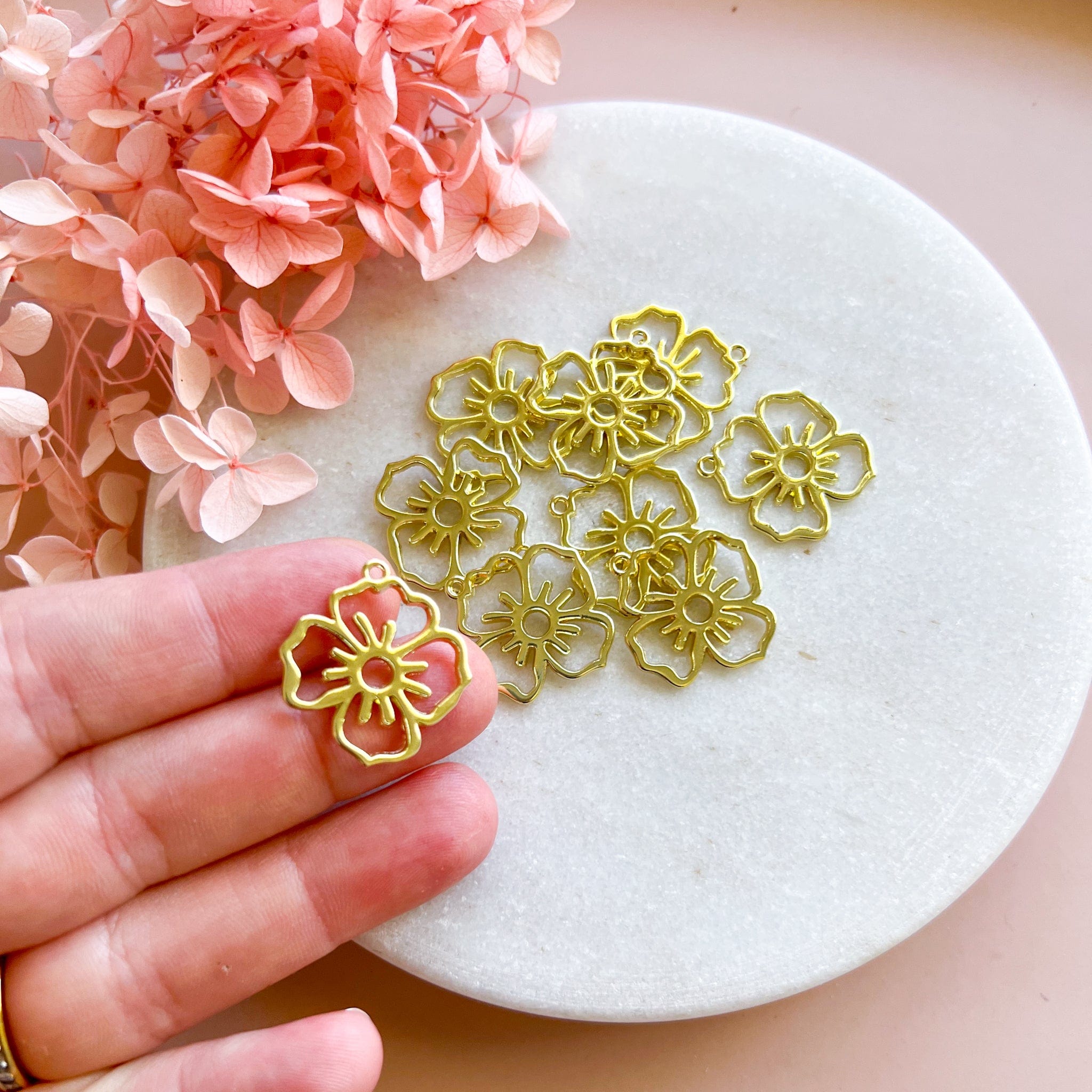 kitandco.com.au Tools "Poppy" Filagree Charm (10 pcs)