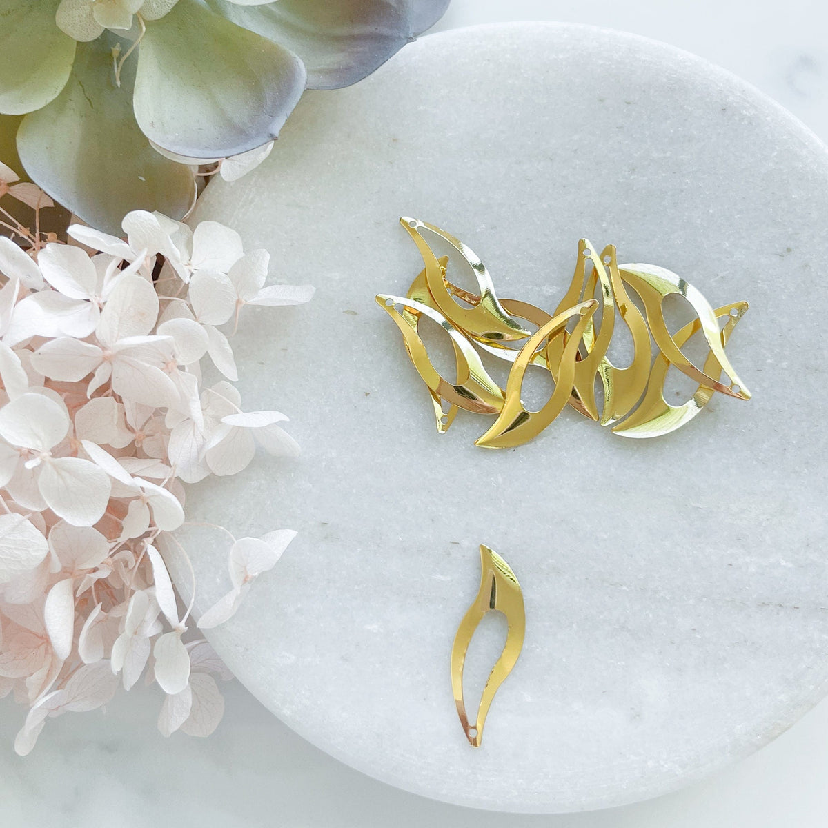 "Wave" Charm (10pcs) - Kit & Co.Jewelry Findings