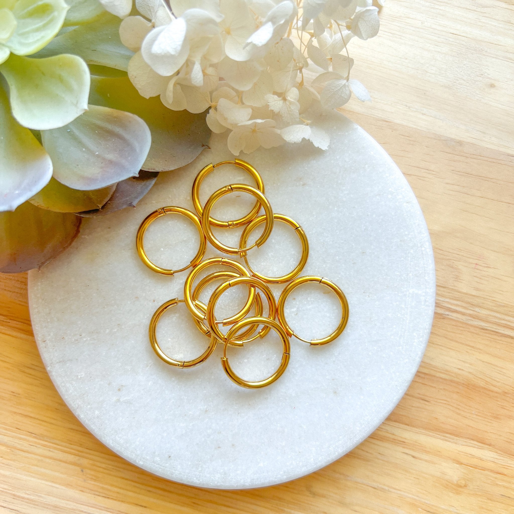20mm Huggie Hoops - 10pcs Gold - Kit & Co.Cat Supplies