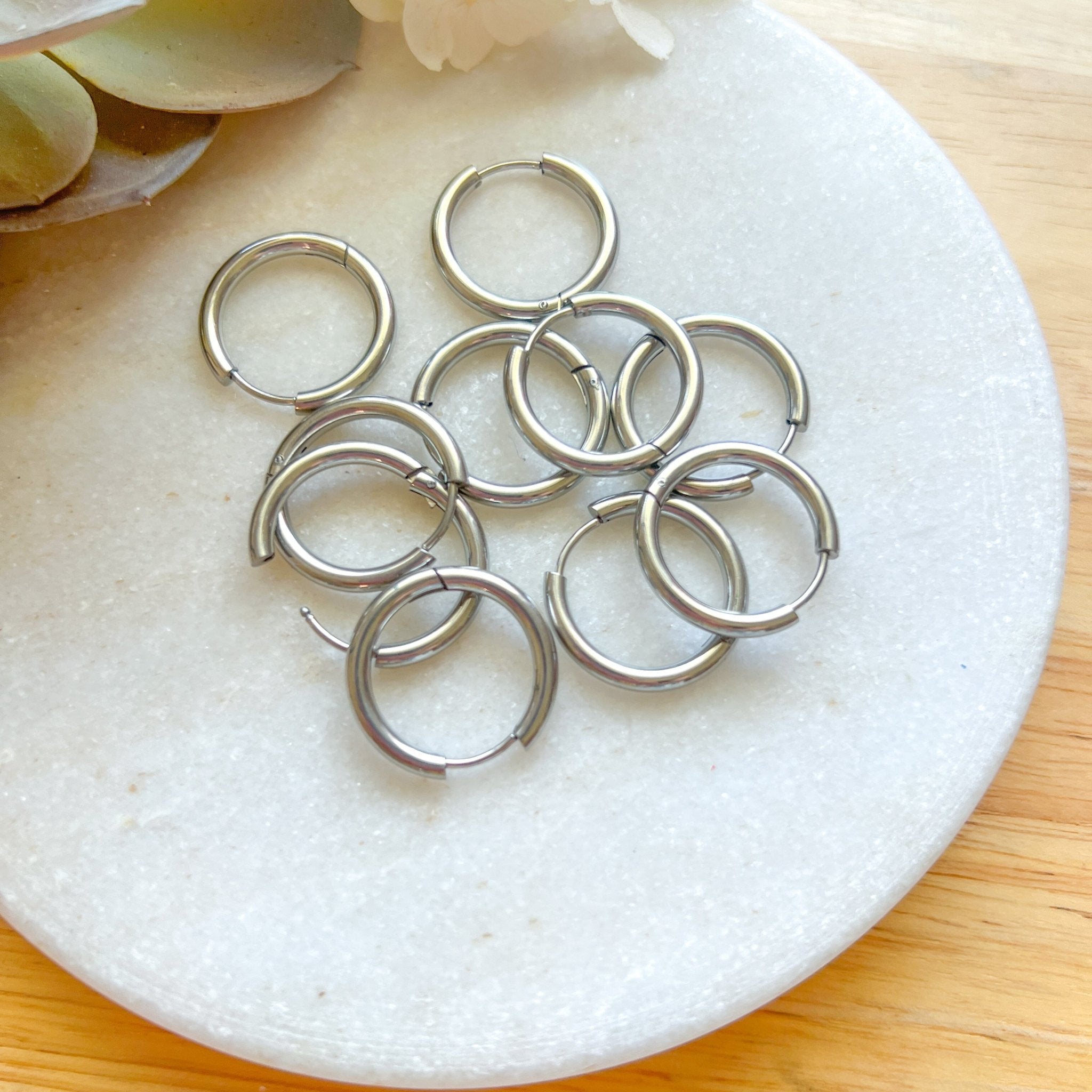 16mm Huggie Hoops - 10pcs Silver - Kit & Co.Cat Supplies