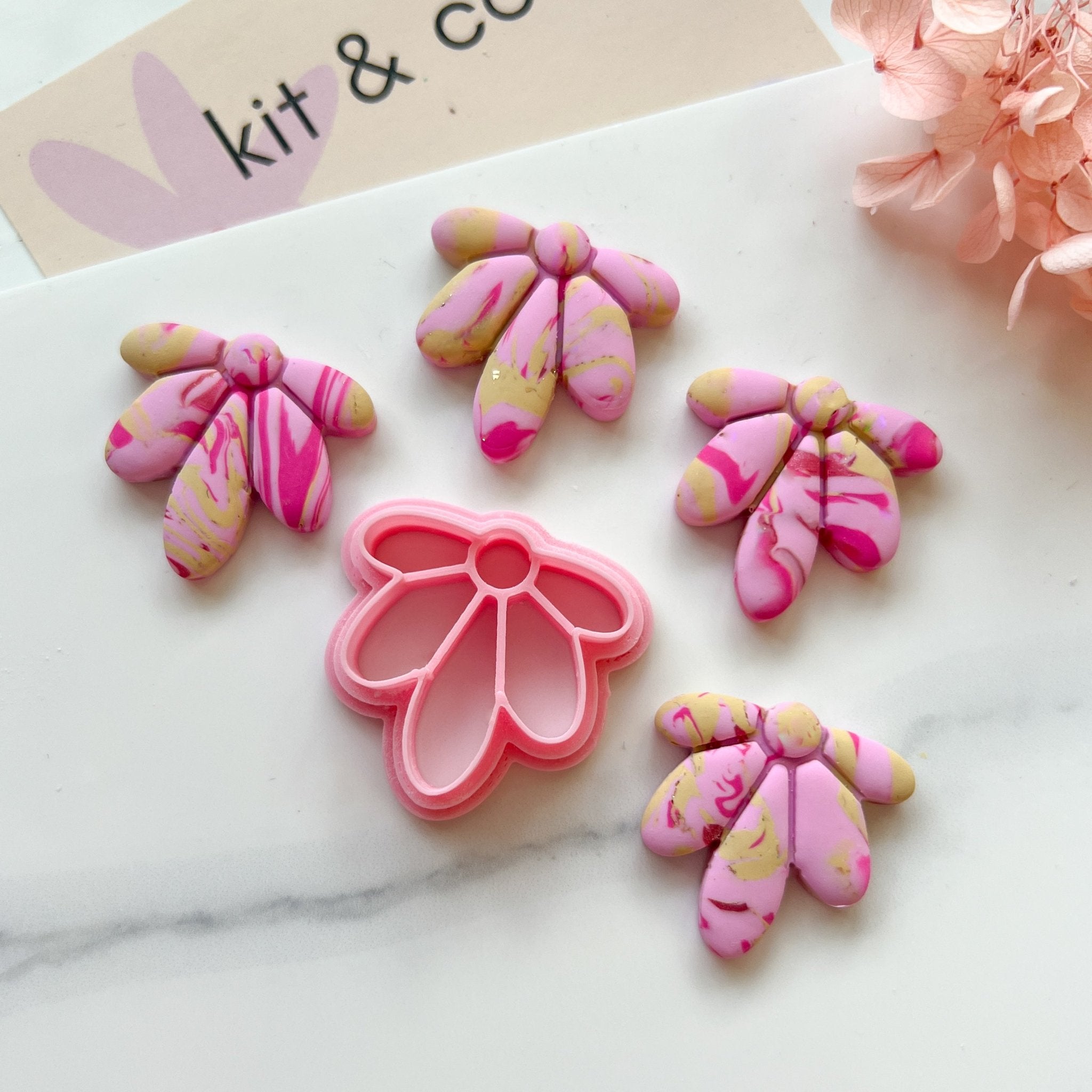 "Daisy Dangle" with FREE topper - Kit & Co.Cutter