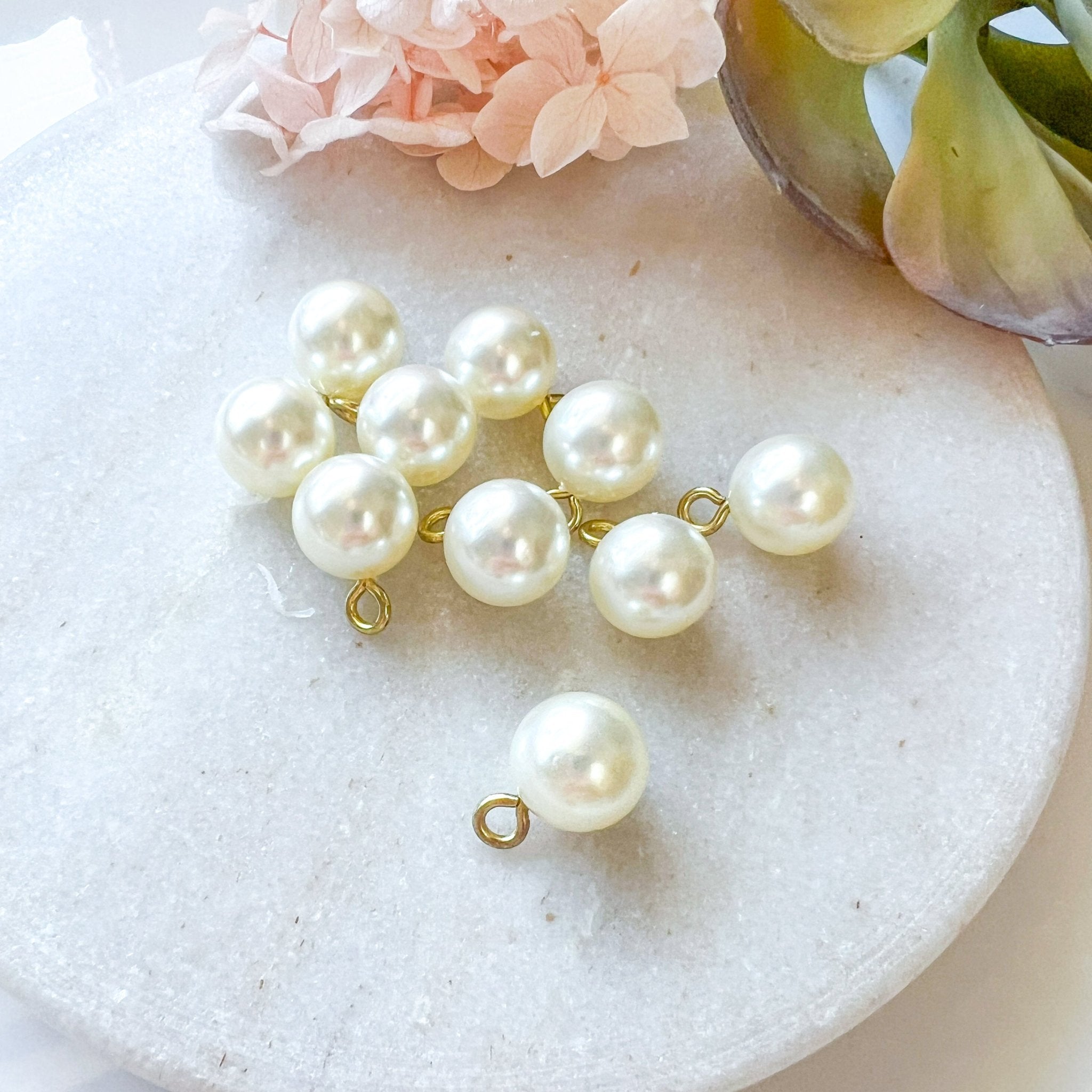 Round Faux Pearl Charm 4 (10pc) - Kit & Co.Jewelry Findings