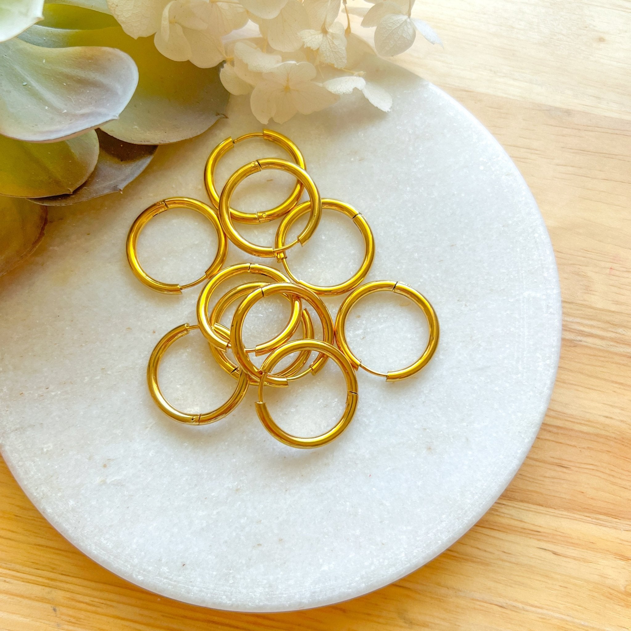 20mm Huggie Hoops - 10pcs Gold - Kit & Co.Cat Supplies