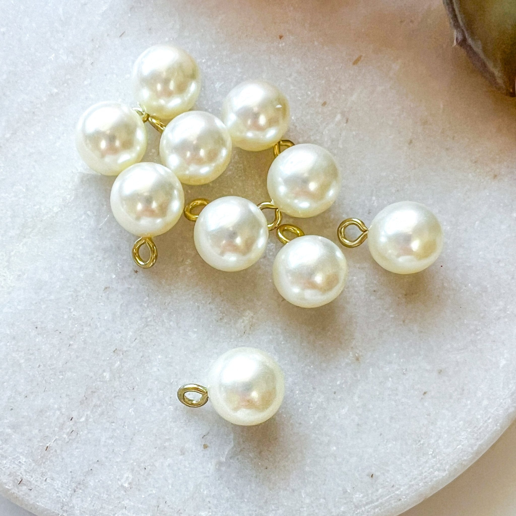 Round Faux Pearl Charm 4 (10pc) - Kit & Co.Jewelry Findings
