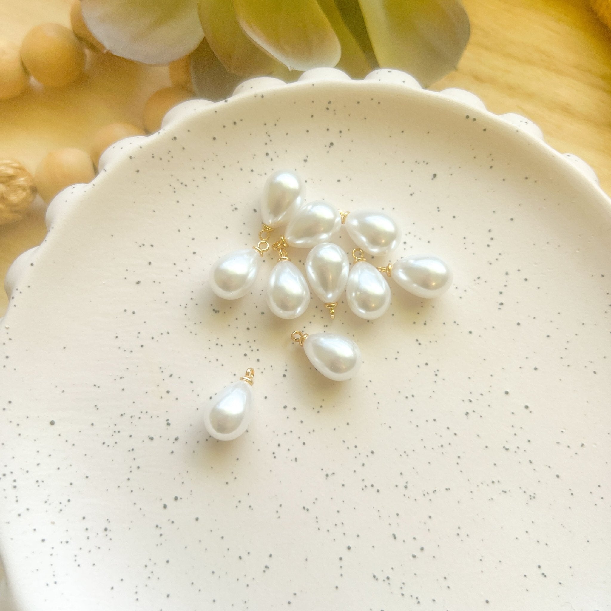 Teardrop Faux Pearl Charm 5 (10pc) - Kit & Co.Jewelry Findings
