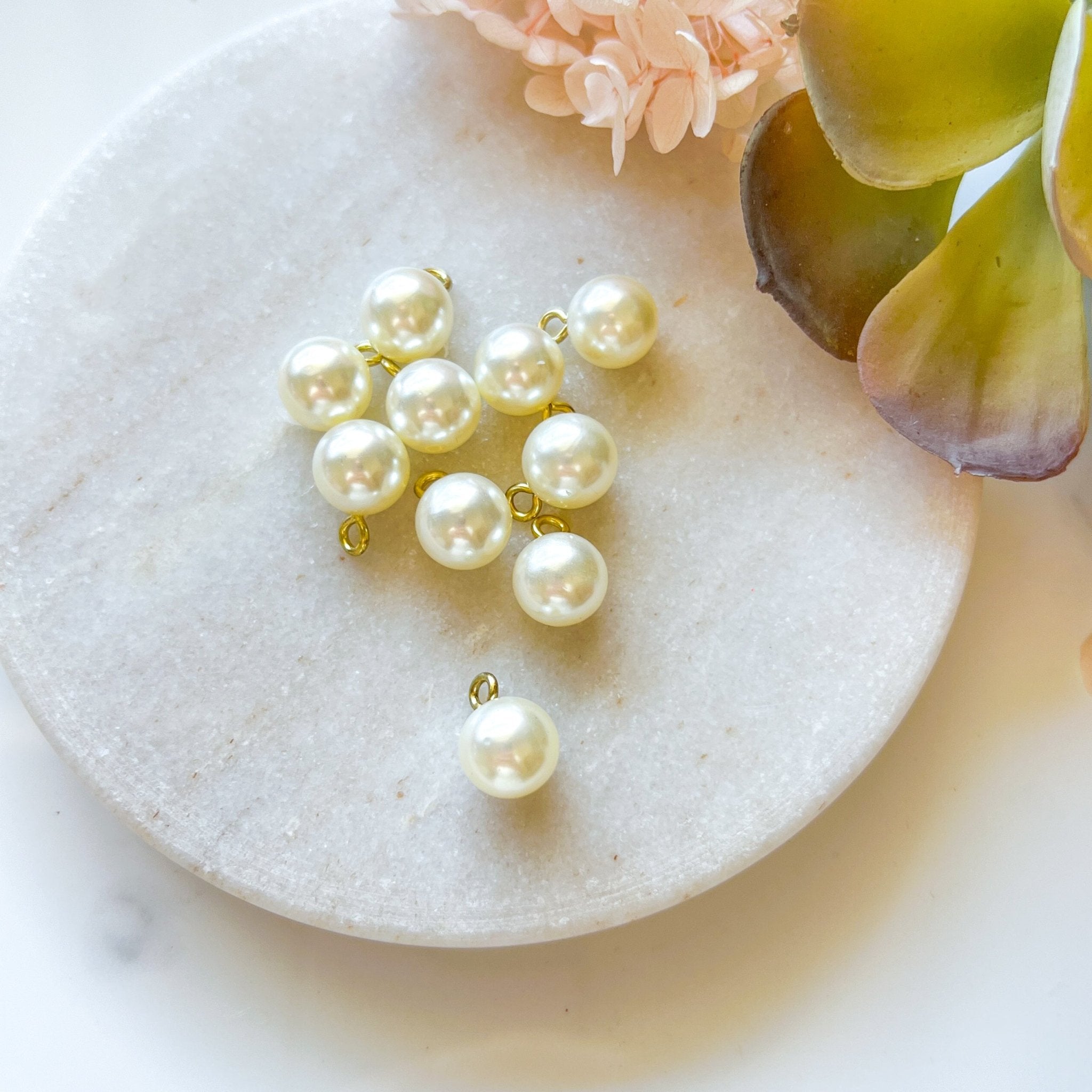 Round Faux Pearl Charm 4 (10pc) - Kit & Co.Jewelry Findings
