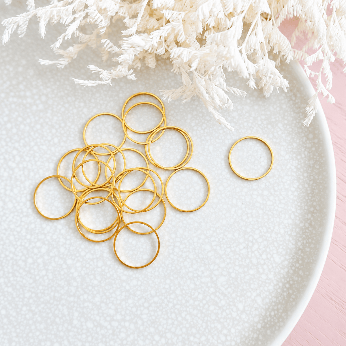 20mm Circle Connector - 50 pcs (Choose Colour) - Kit & Co.Jewelry FindingsGold