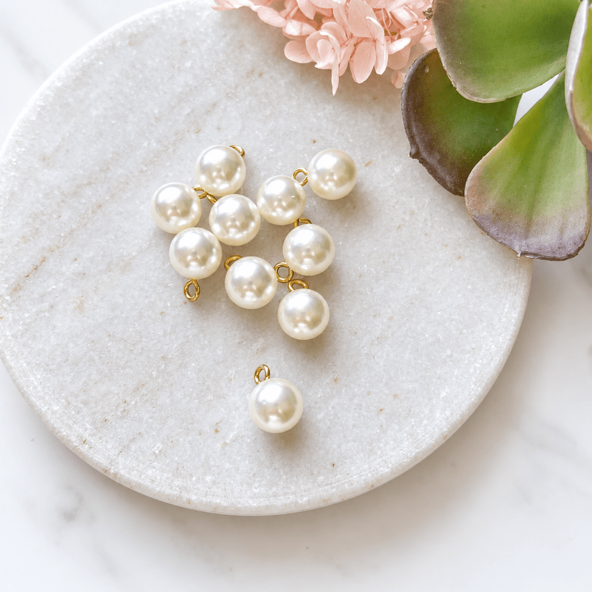 Round Faux Pearl Charm 4 (10pc) - Kit & Co.Jewelry Findings
