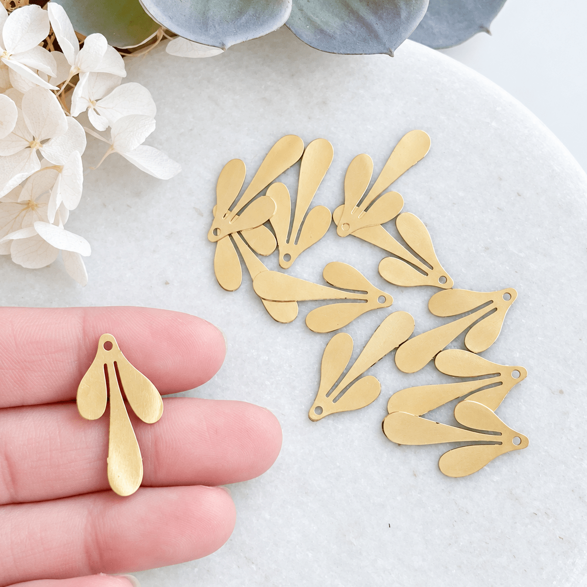 "Three Petal" Charm (10pcs) - Kit & Co.Jewelry Findings