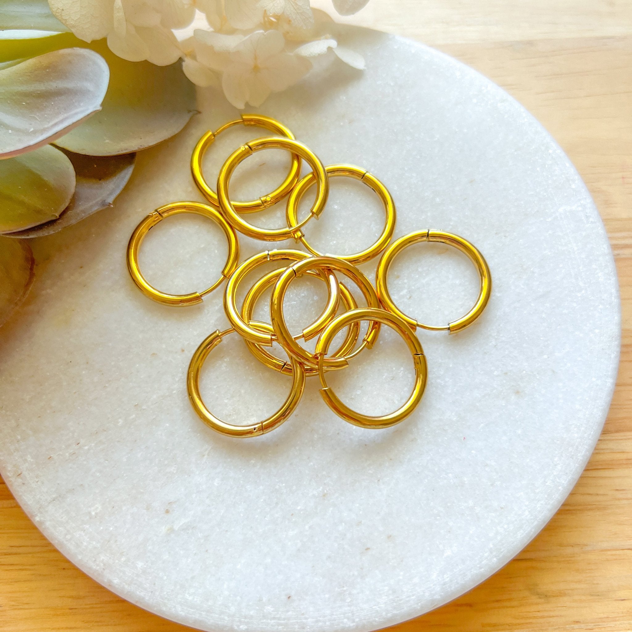 20mm Huggie Hoops - 10pcs Gold - Kit & Co.Cat Supplies