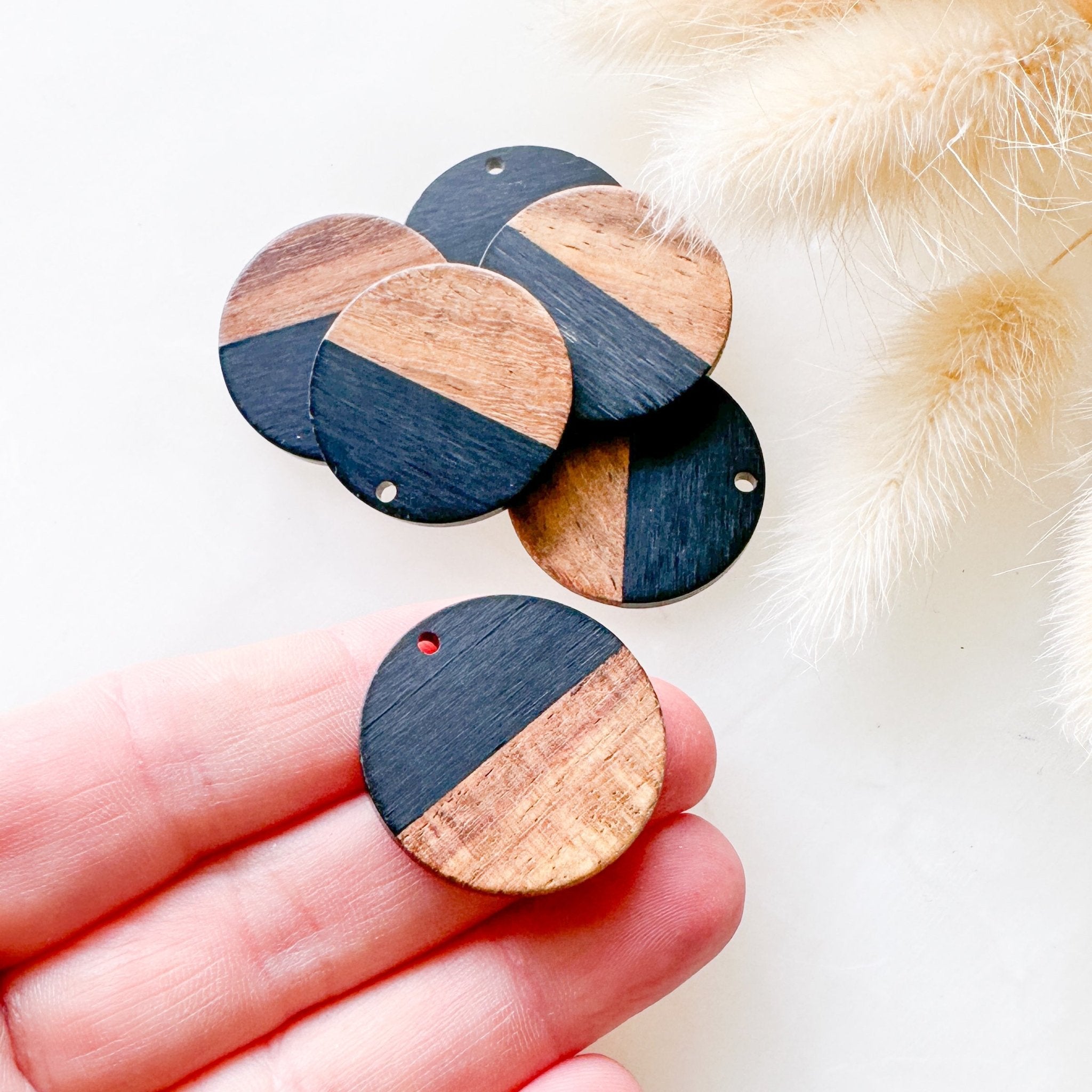 Wood & Black Circle Charm (6pc) - Kit & Co.Jewelry Findings