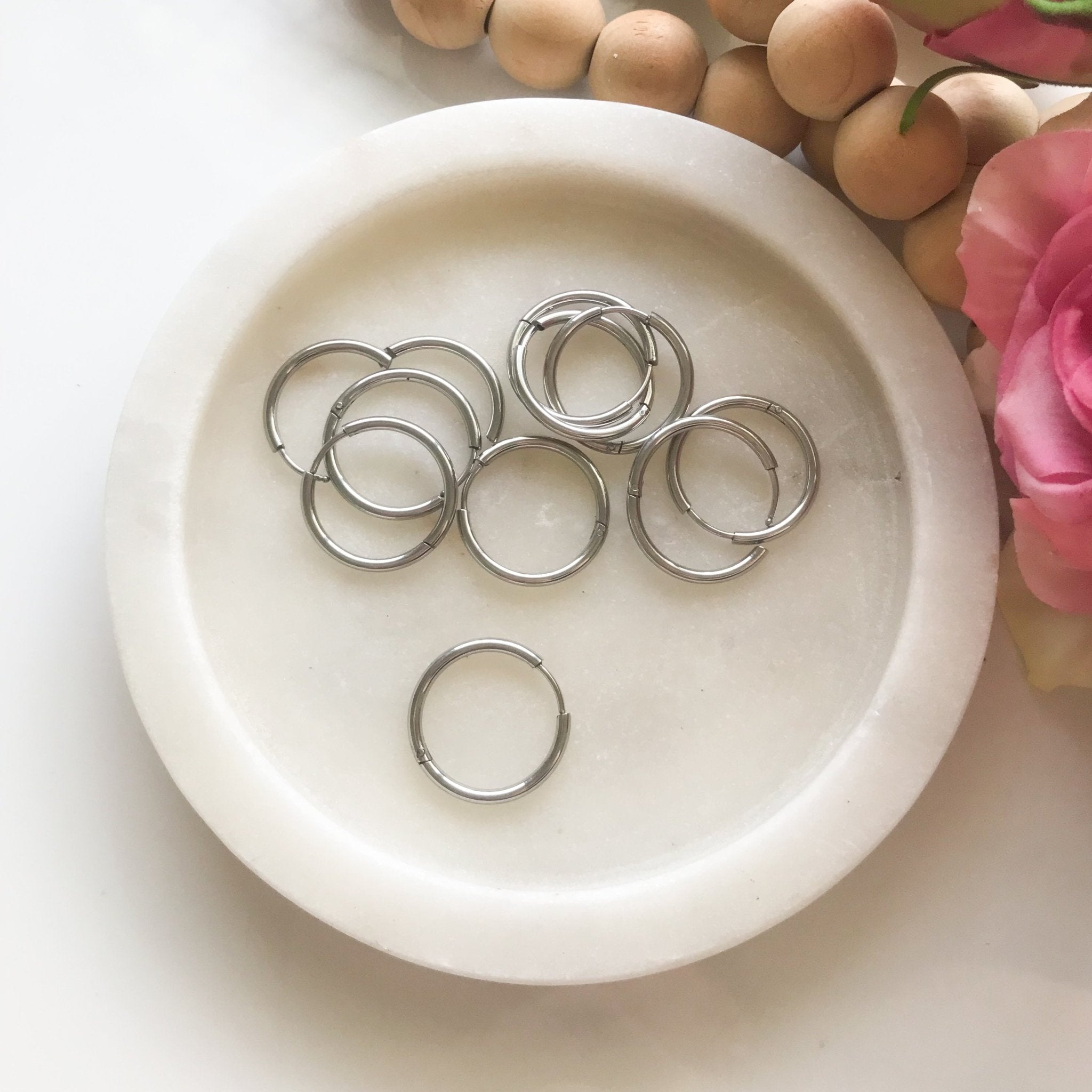 20mm Huggie Hoops - 10pcs Silver - Kit & Co.Cat Supplies