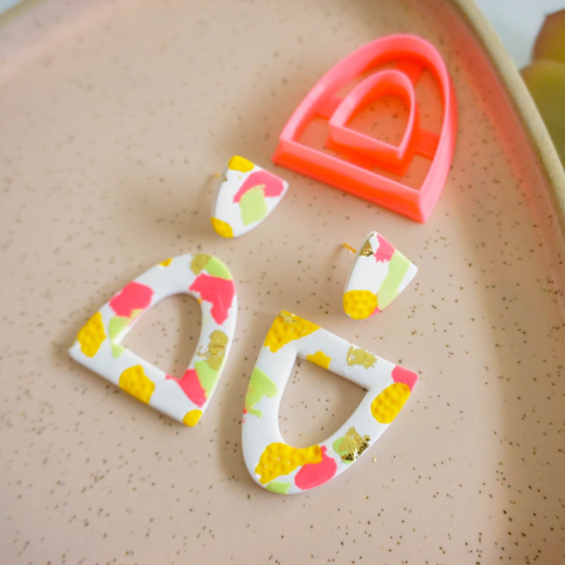 kitandco.com.au Cutter "Half Oval with Donut" - Clay Cutter