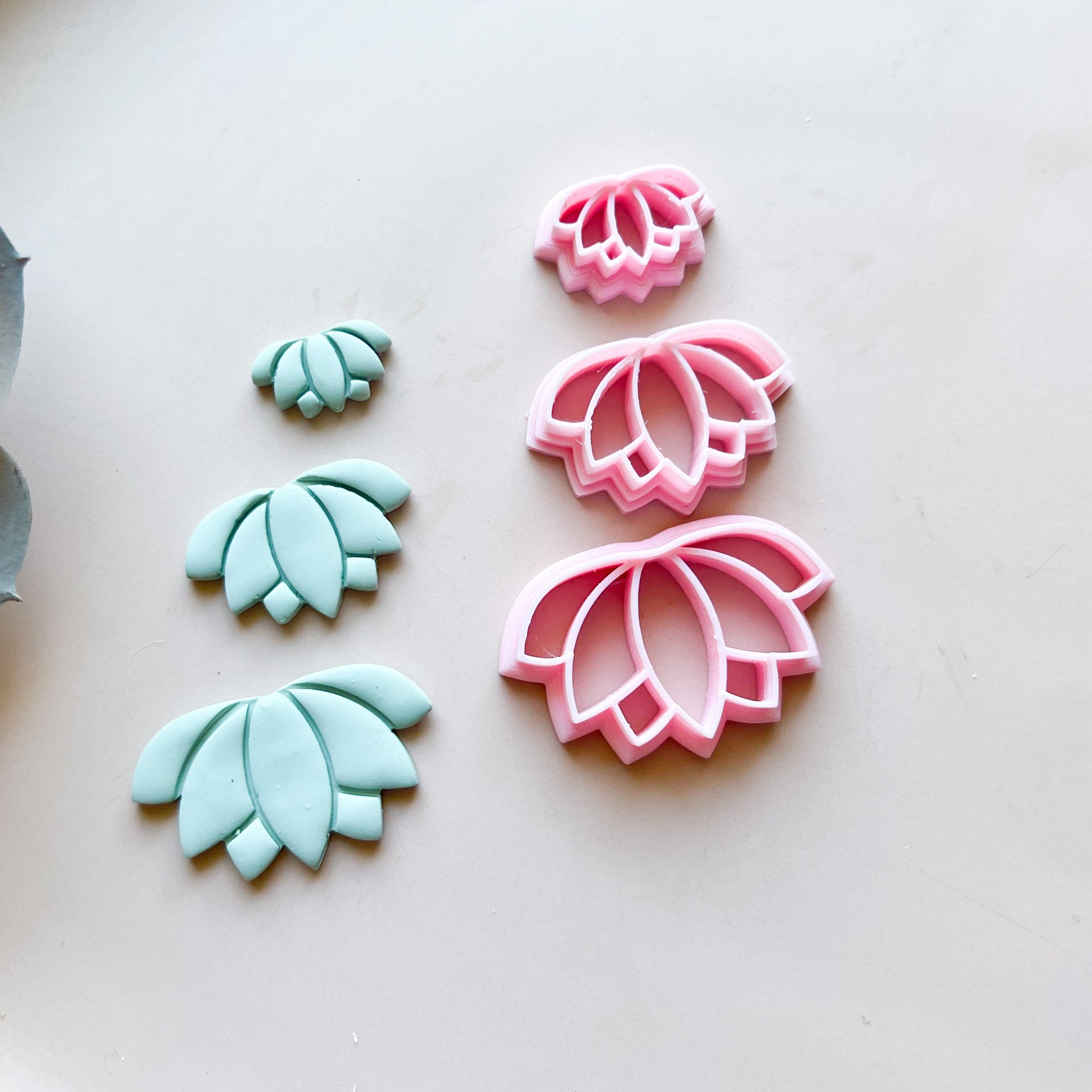 kitandco.com.au Cutter Medium Lotus Flower