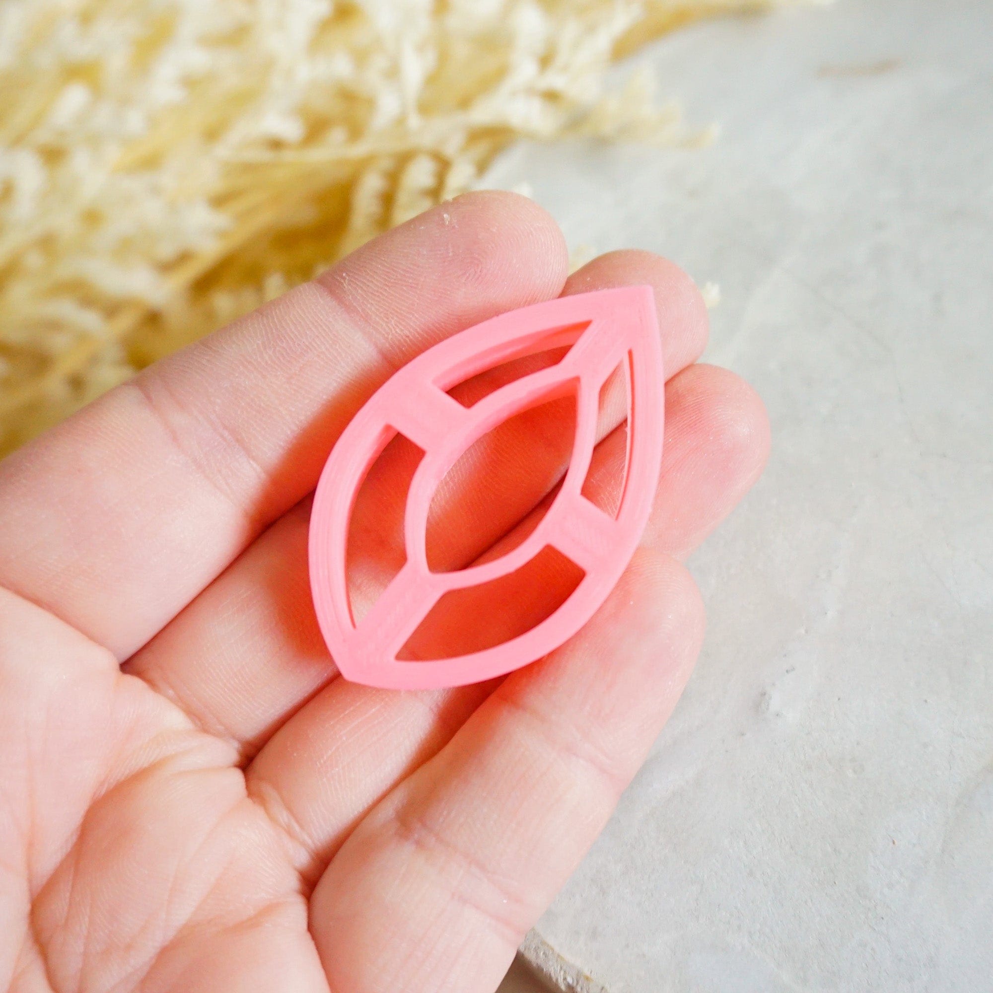 kitandco.com.au Cutter Pointed Teardrop with Donut (Small)