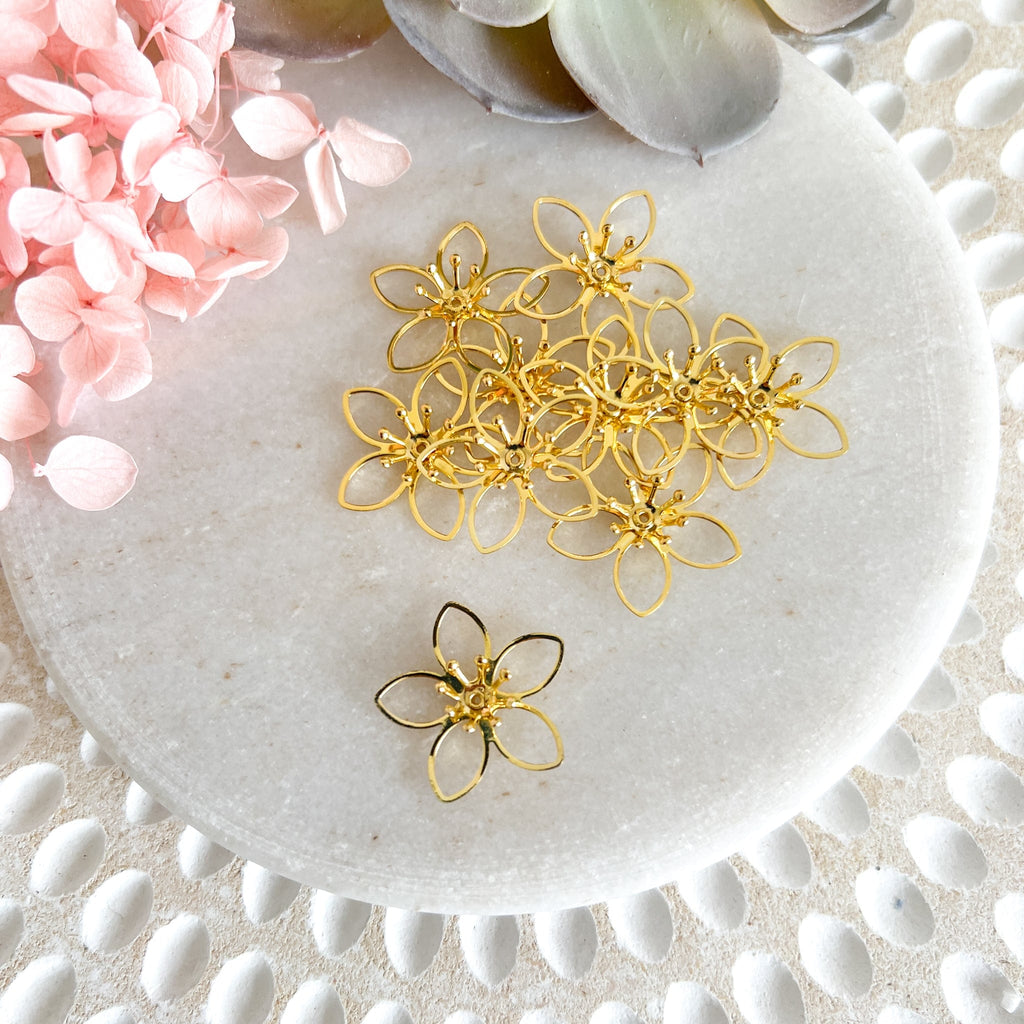 kitandco.com.au Daisy with stamen charms - 10 pcs Gold