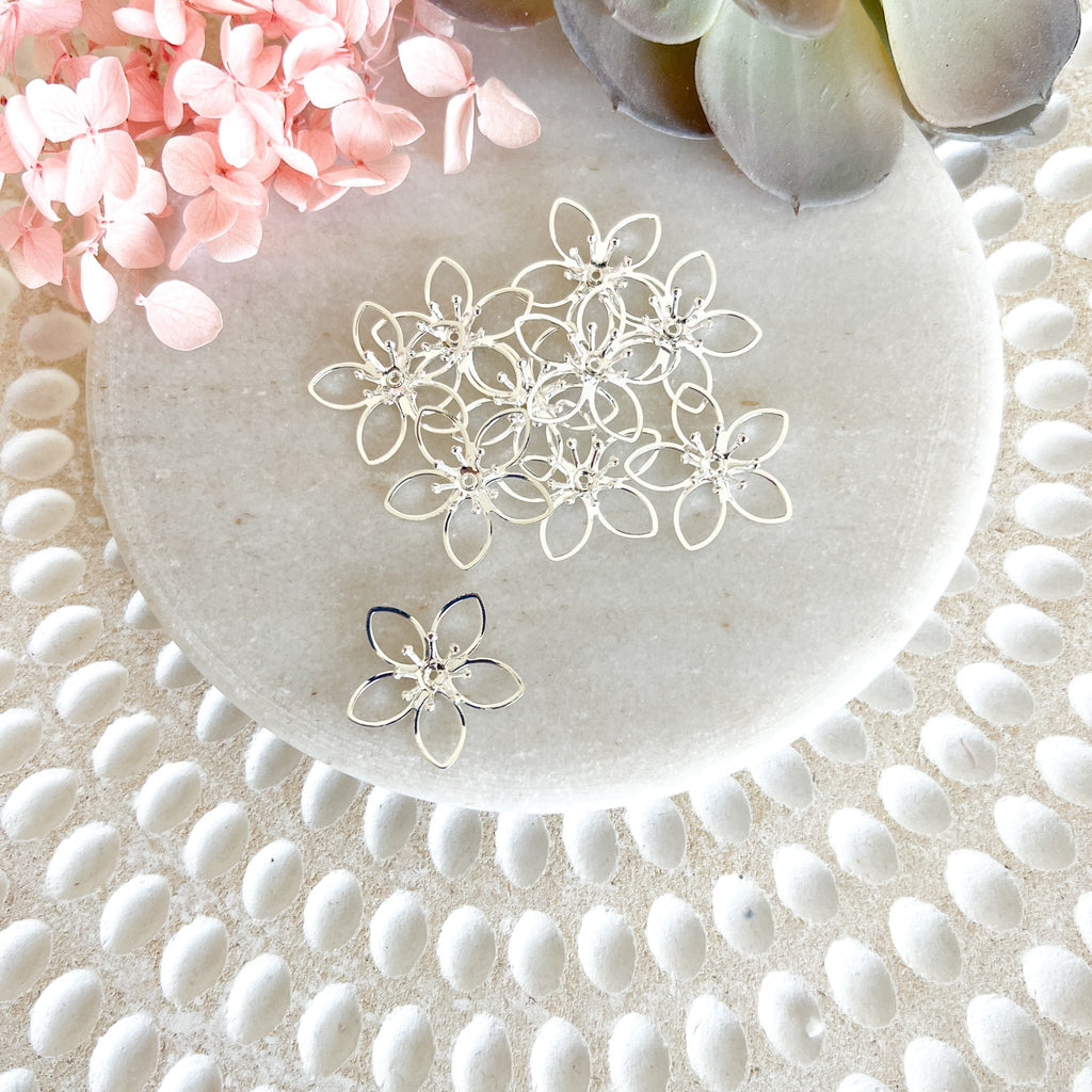 kitandco.com.au Daisy with stamen charms - 10 pcs Silver