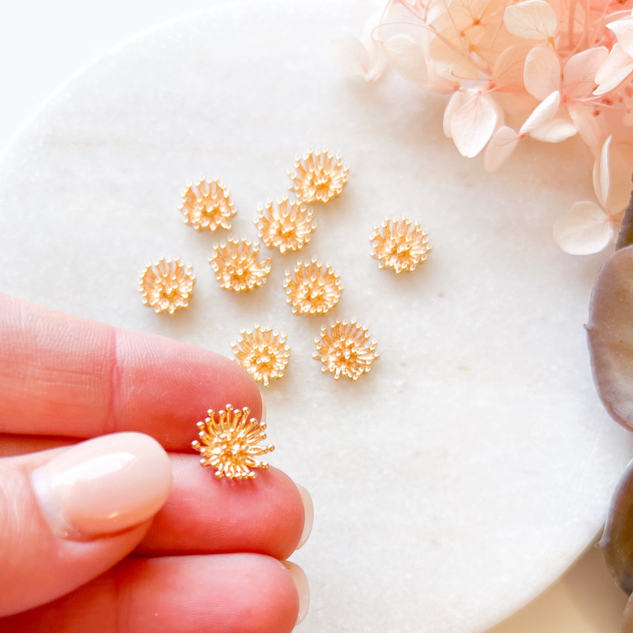 kitandco.com.au Large Gold Stamen #4 (10 pcs)