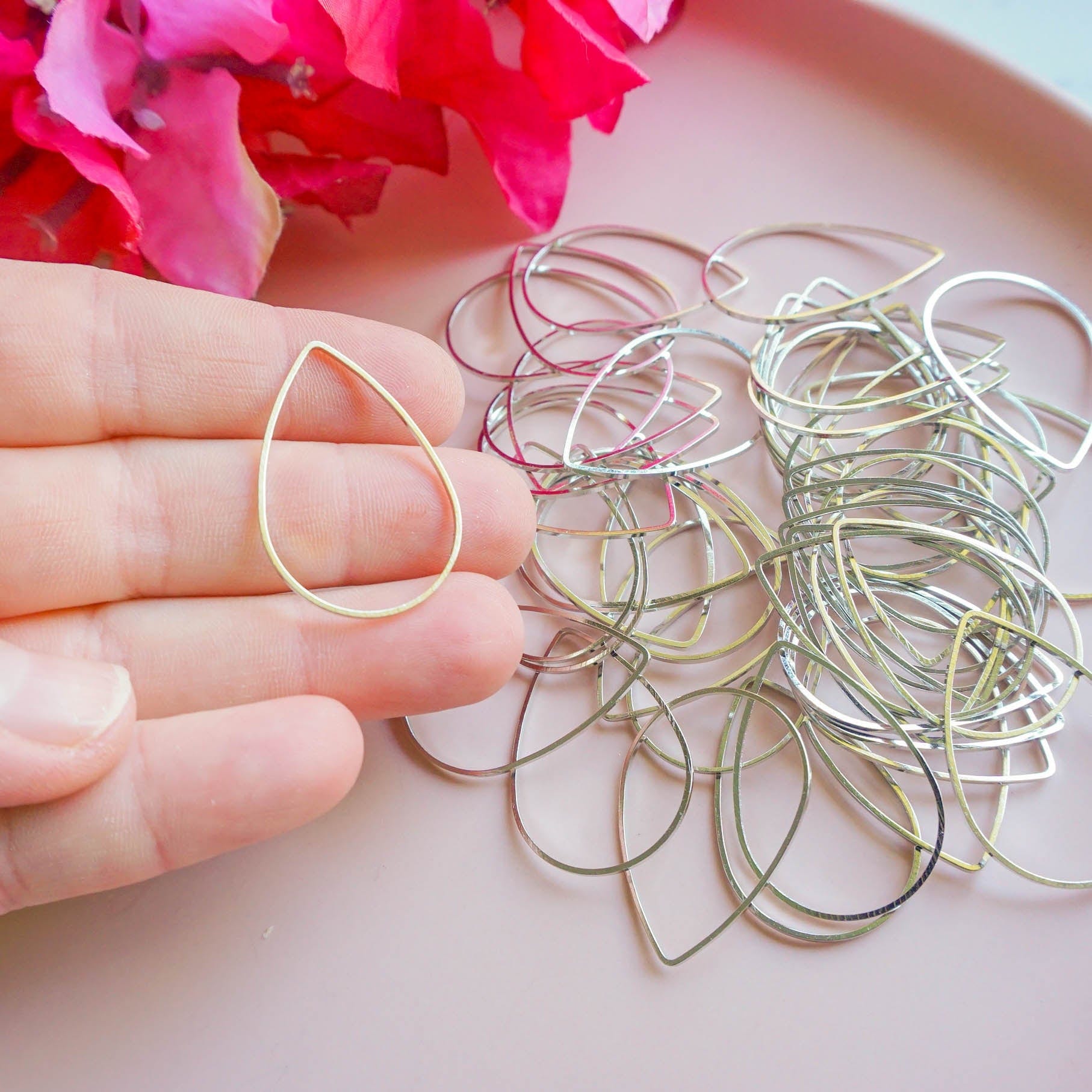 kitandco.com.au Large Teardrop Connector (50 pcs) Choose Colour