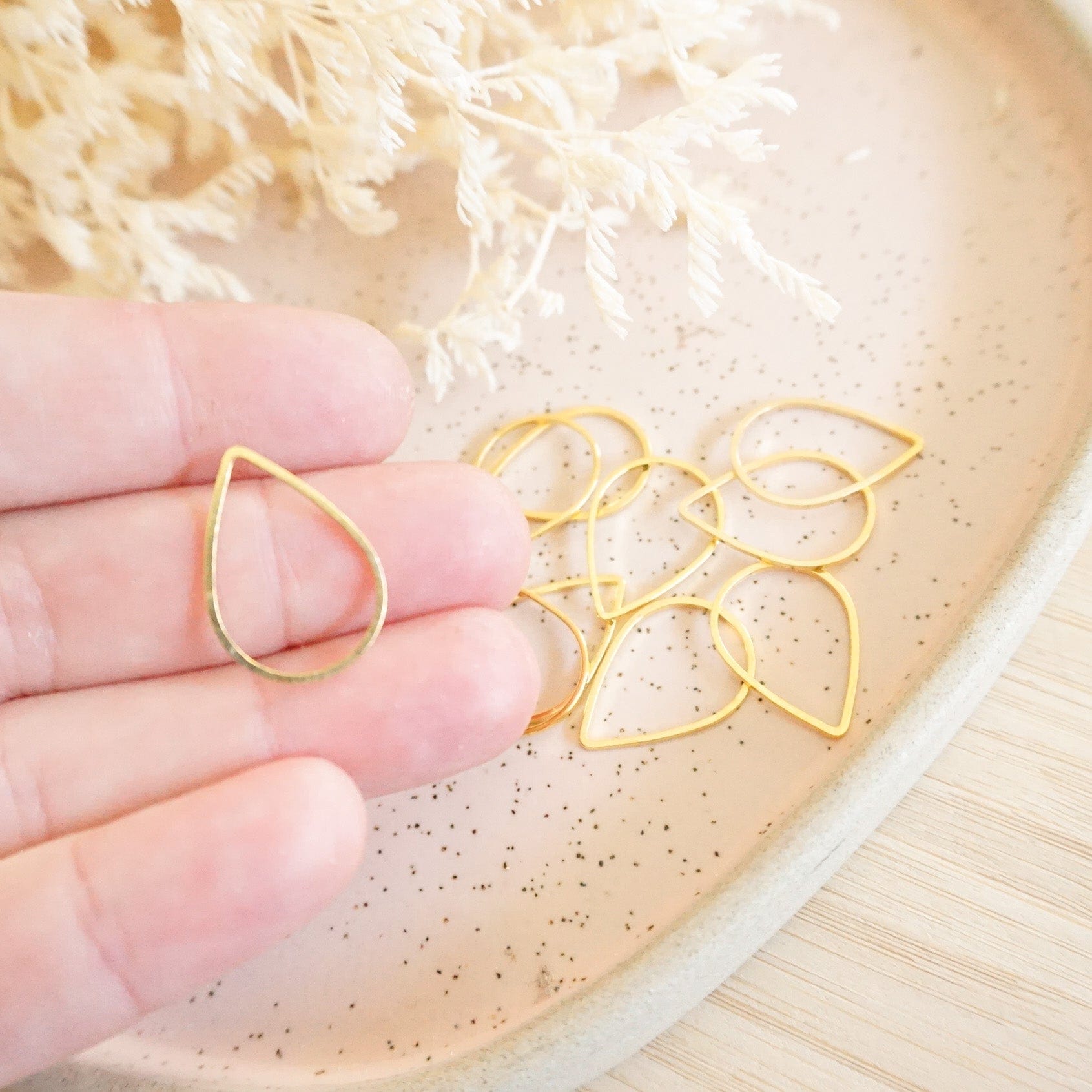 kitandco.com.au Small Teardrop Connector (50) Choose Colour