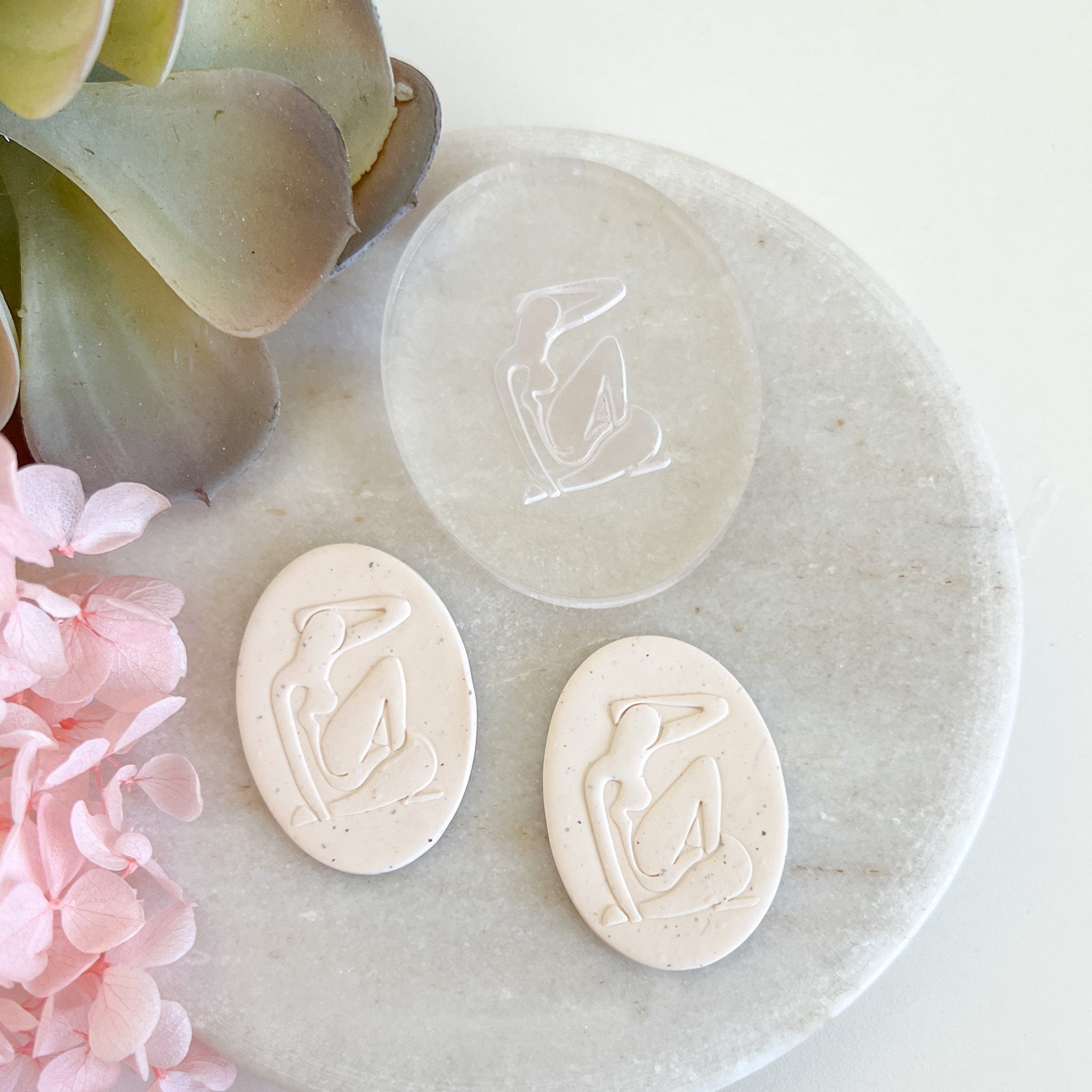 kitandco.com.au Stamp Abstract Lady - Texture Plate