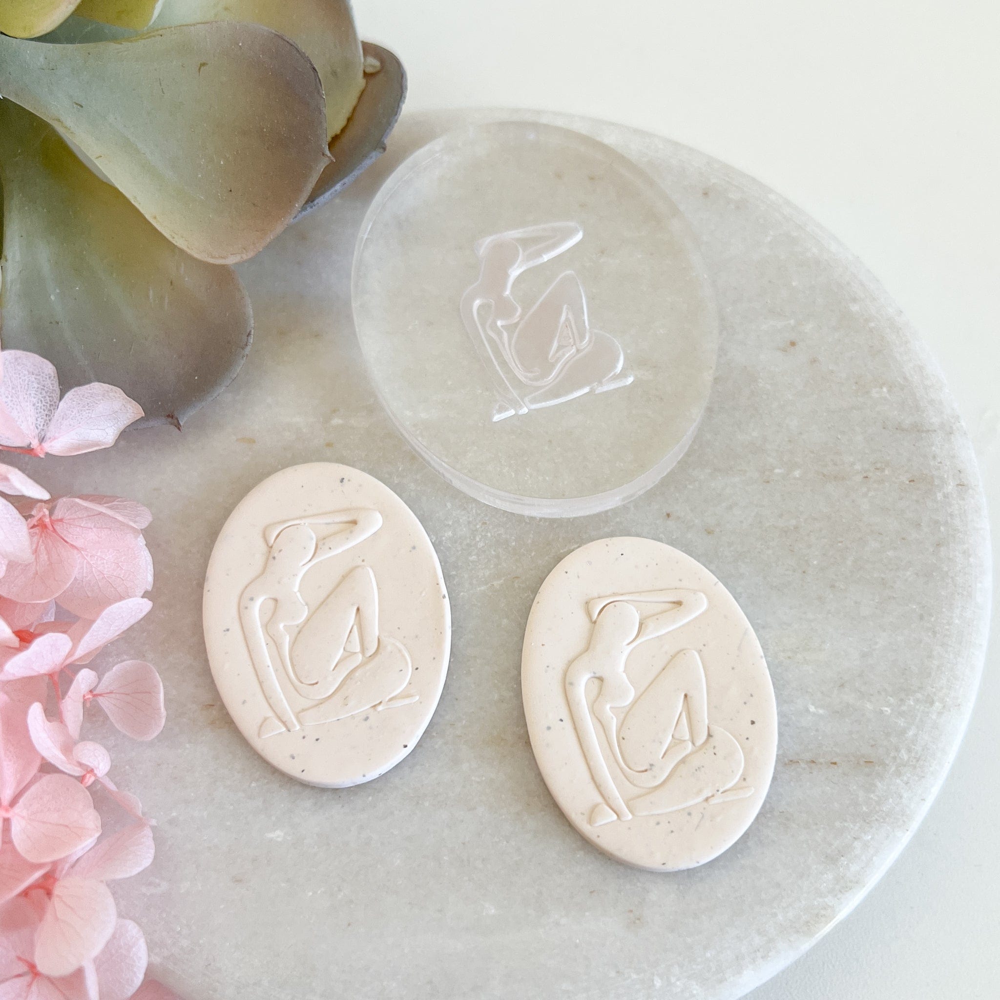 kitandco.com.au Stamp Abstract Lady - Texture Plate