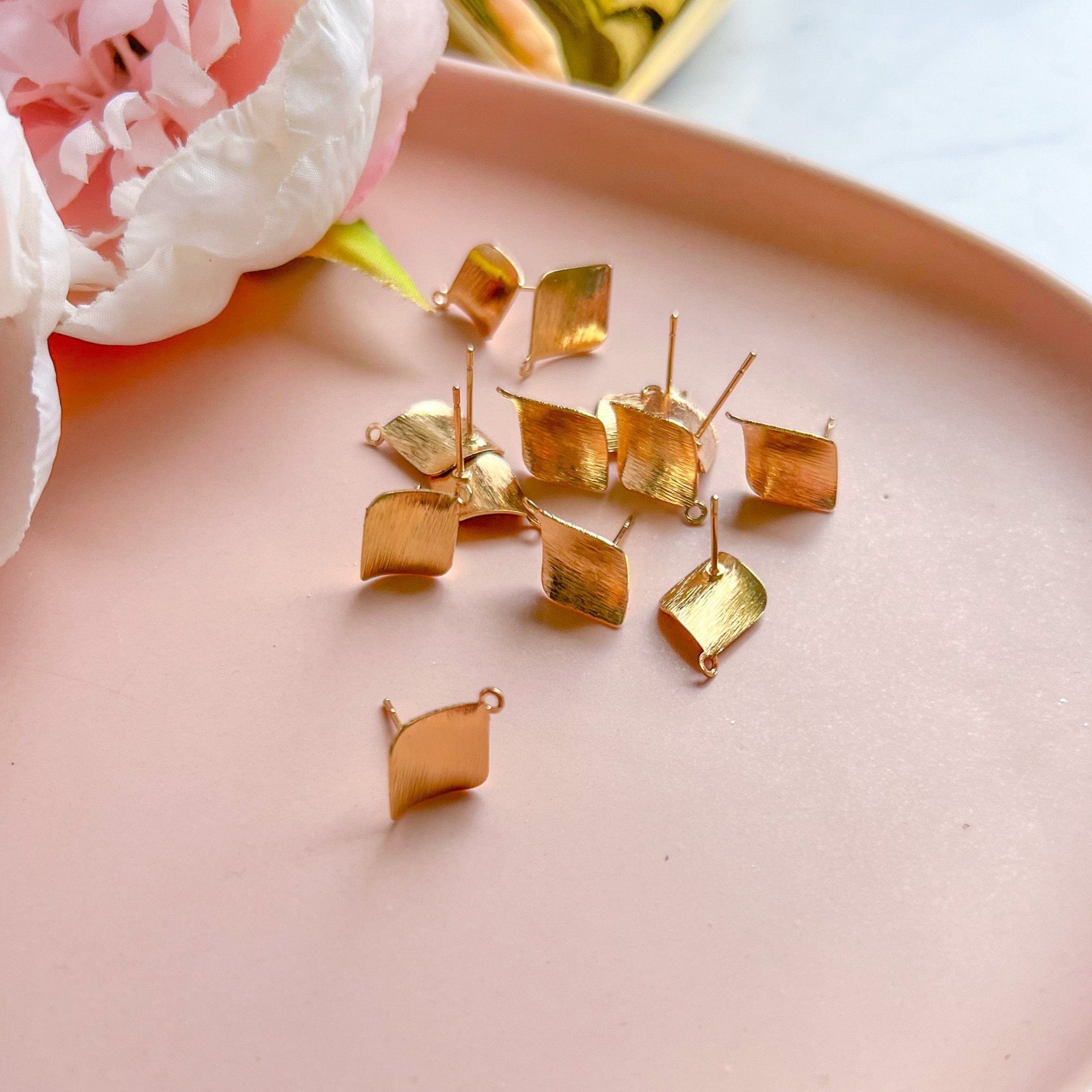 "Curved Diamond" - Earring Posts (10 pcs) - Kit & Co.ToolsGold