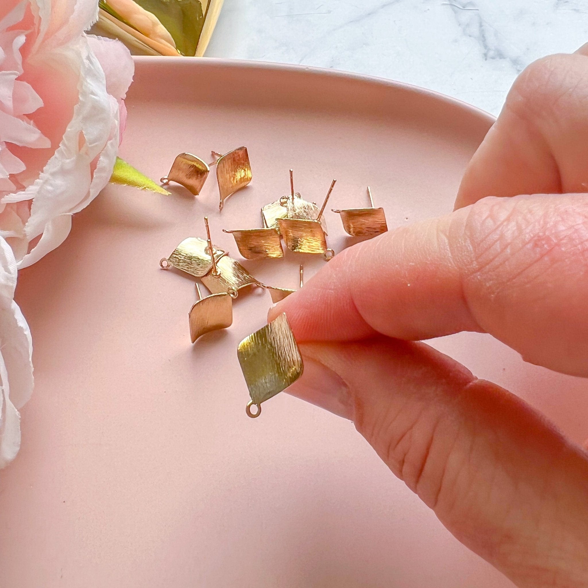 "Curved Diamond" - Earring Posts (10 pcs) - Kit & Co.ToolsGold