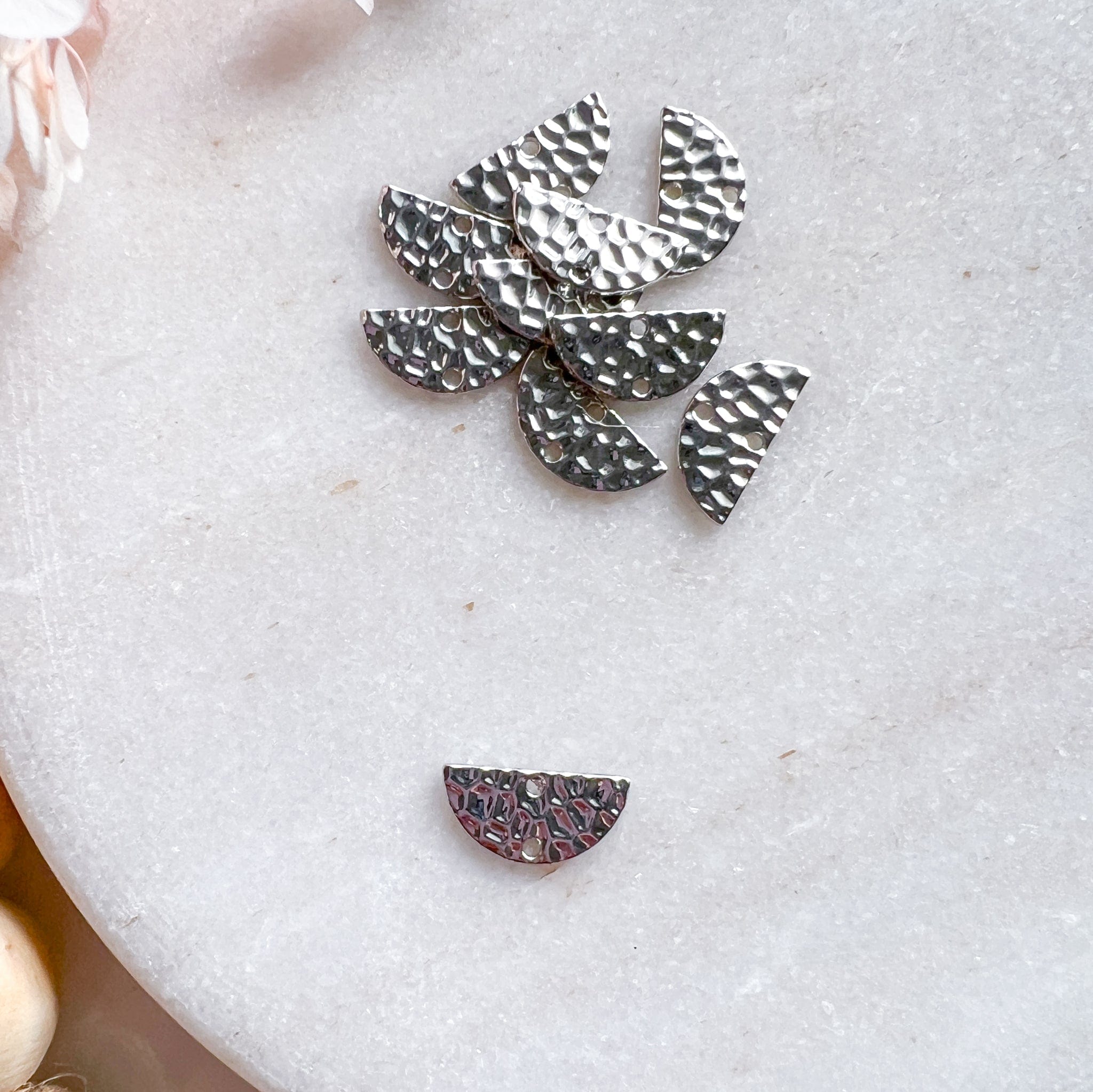 kitandco.com.au Tools Hammered Semi-Circle Connector - Silver (20pcs)