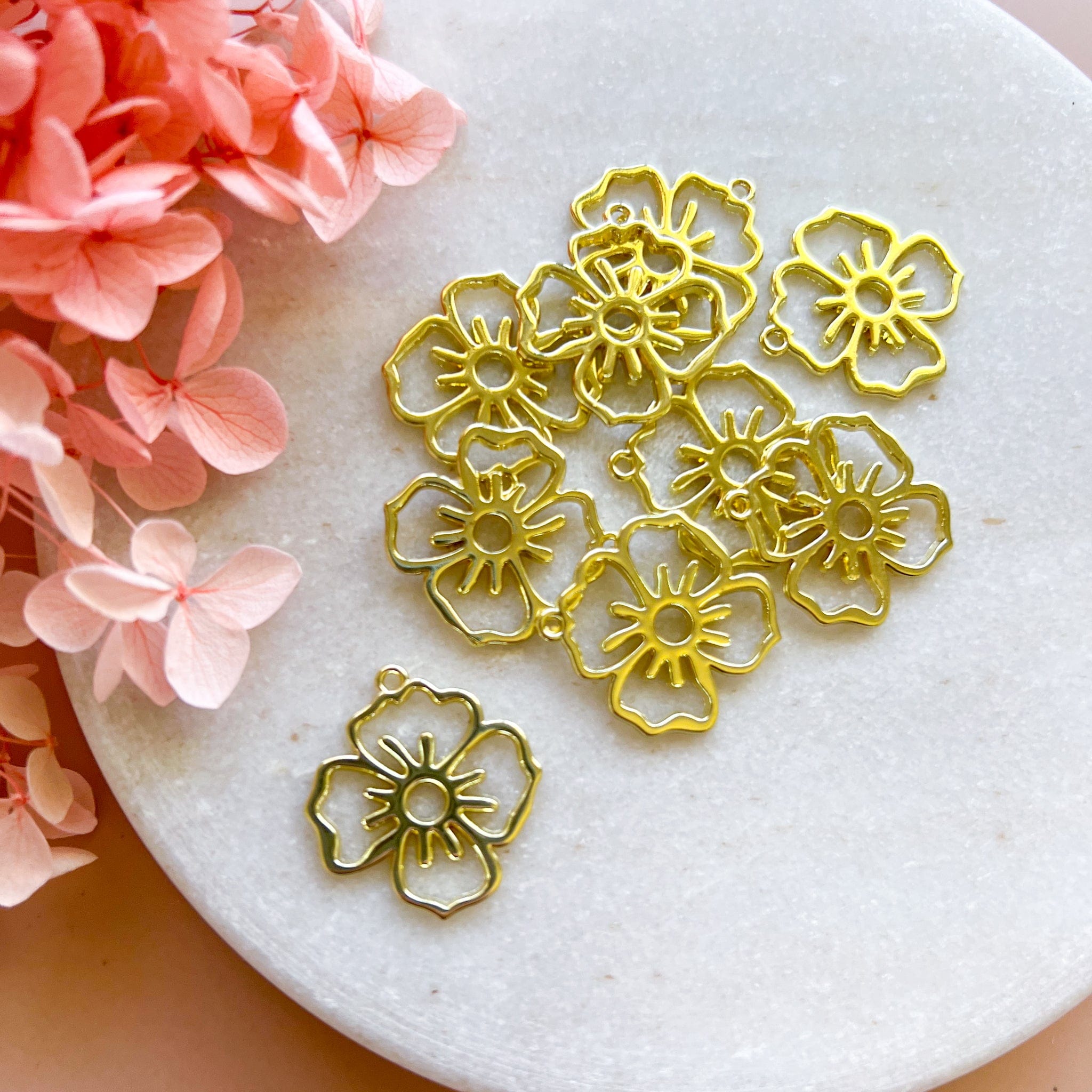 kitandco.com.au Tools "Poppy" Filagree Charm (10 pcs)