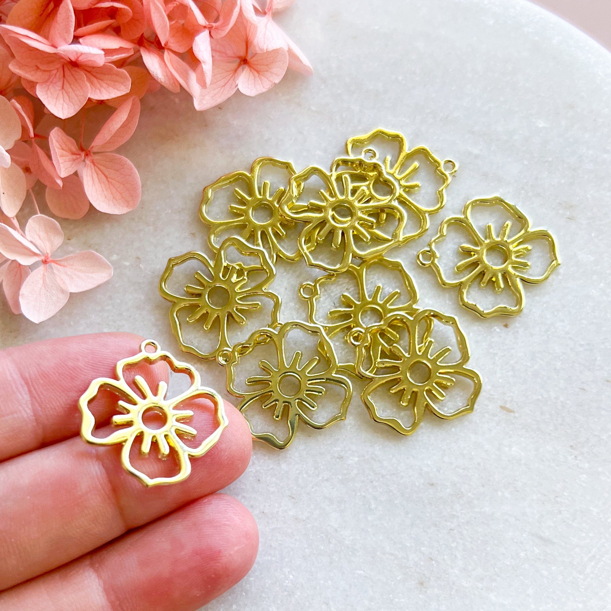 kitandco.com.au Tools "Poppy" Filagree Charm (10 pcs)