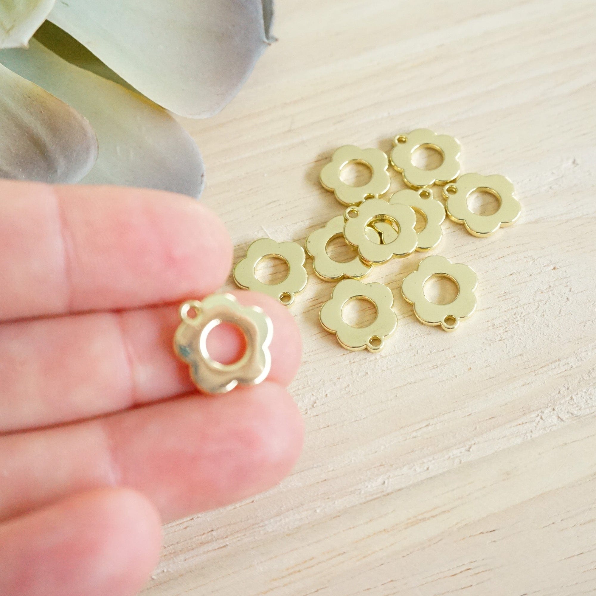 kitandco.com.au Tools Retro Flower Charm Gold - 10pcs